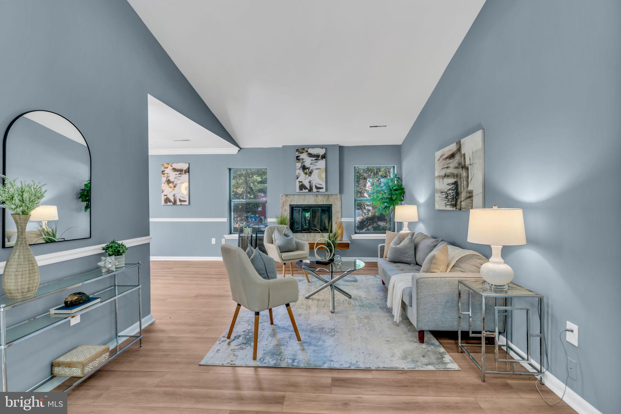 1817 GLADE COURT