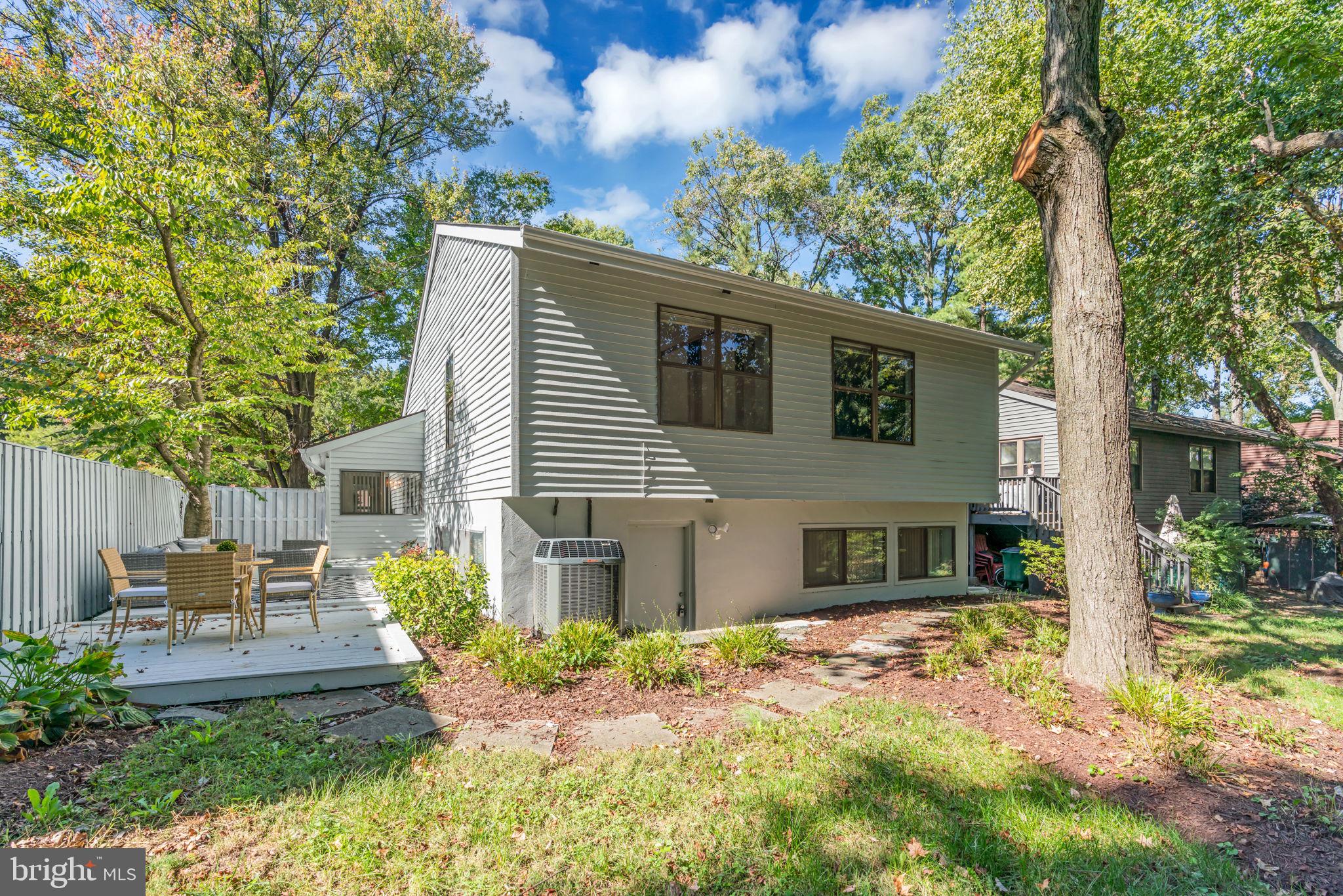 1817 GLADE COURT