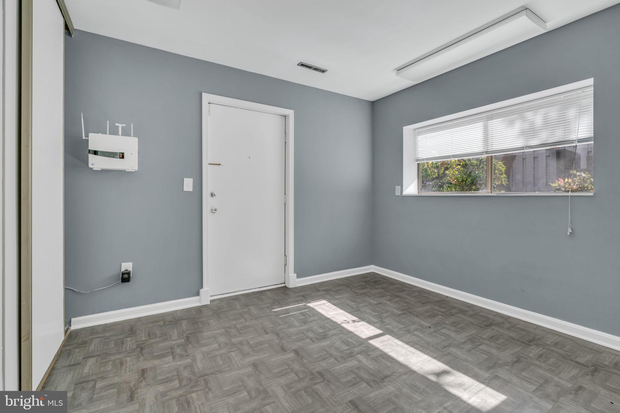 1817 GLADE COURT