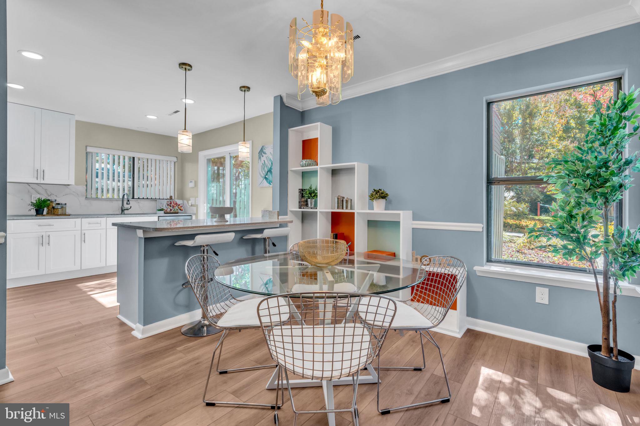 1817 GLADE COURT
