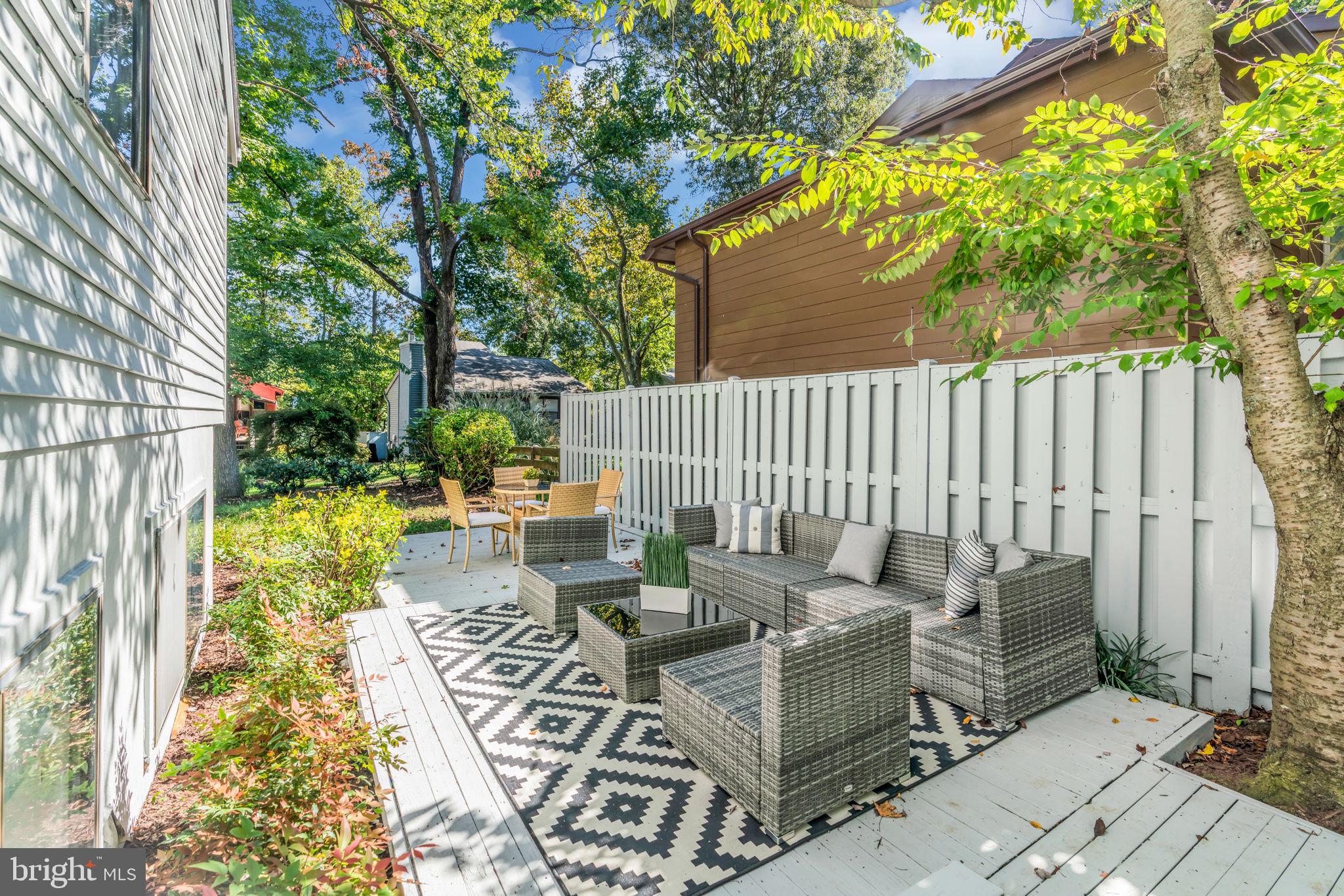 1817 GLADE COURT