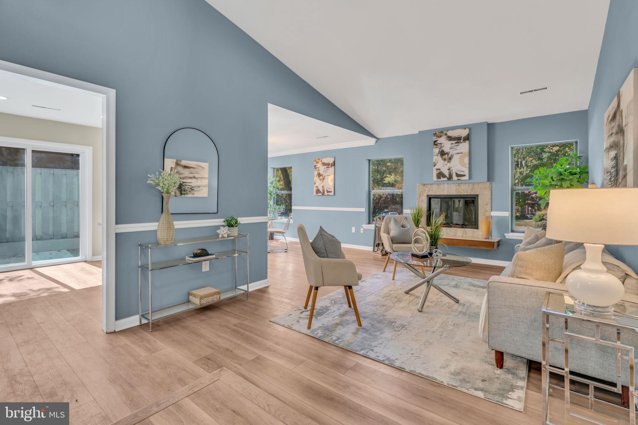 1817 GLADE COURT