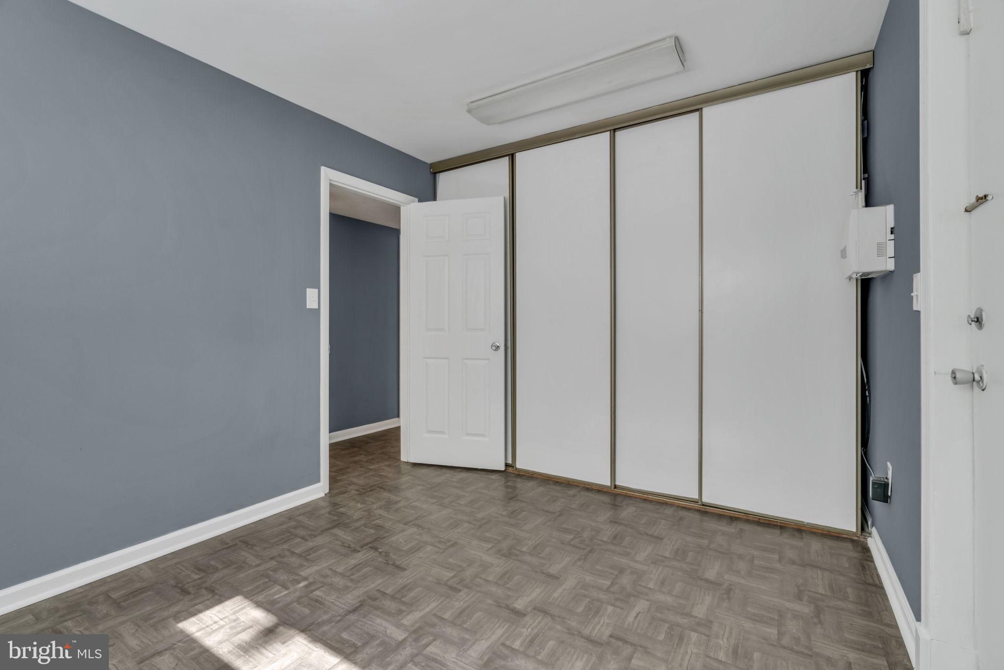 1817 GLADE COURT