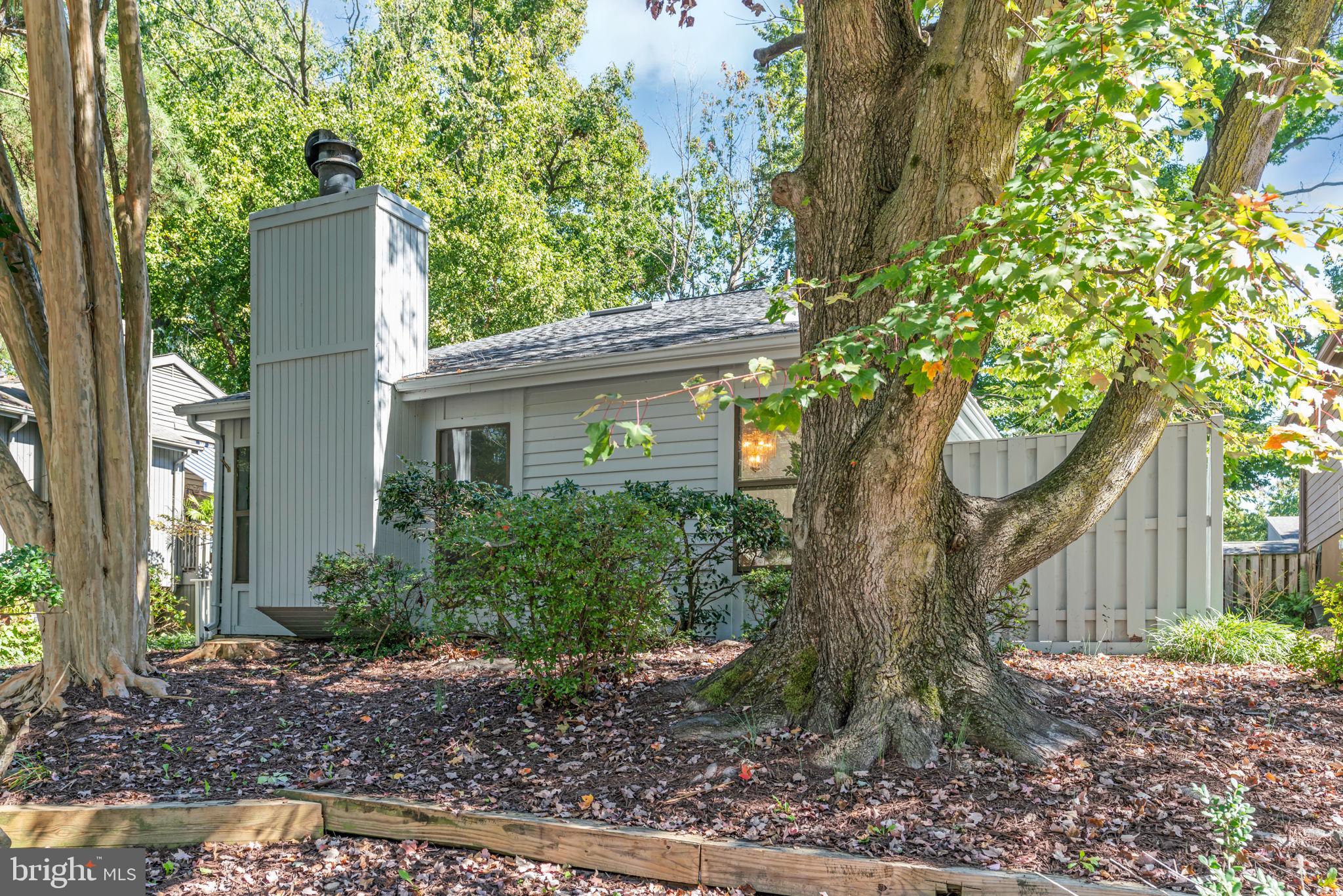 1817 GLADE COURT