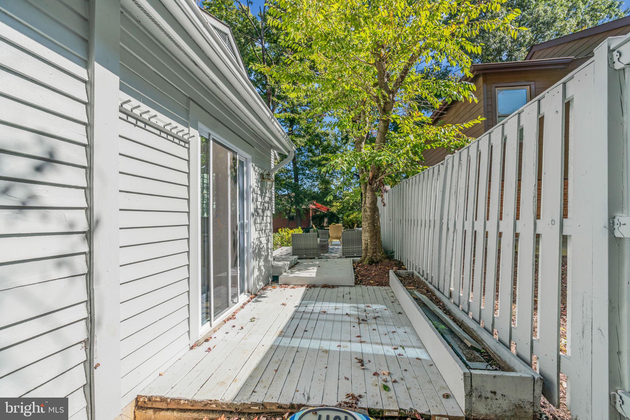 1817 GLADE COURT