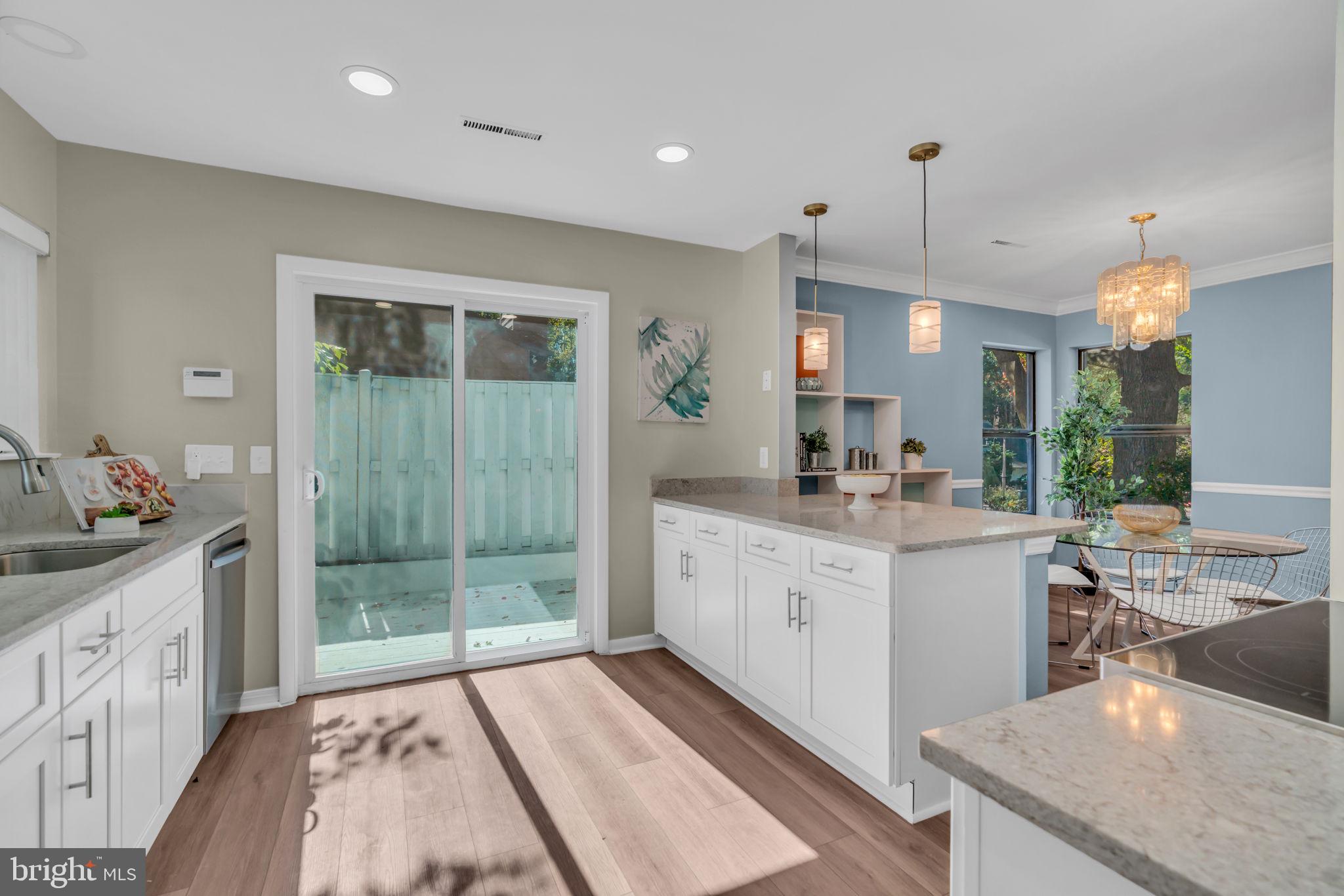 1817 GLADE COURT