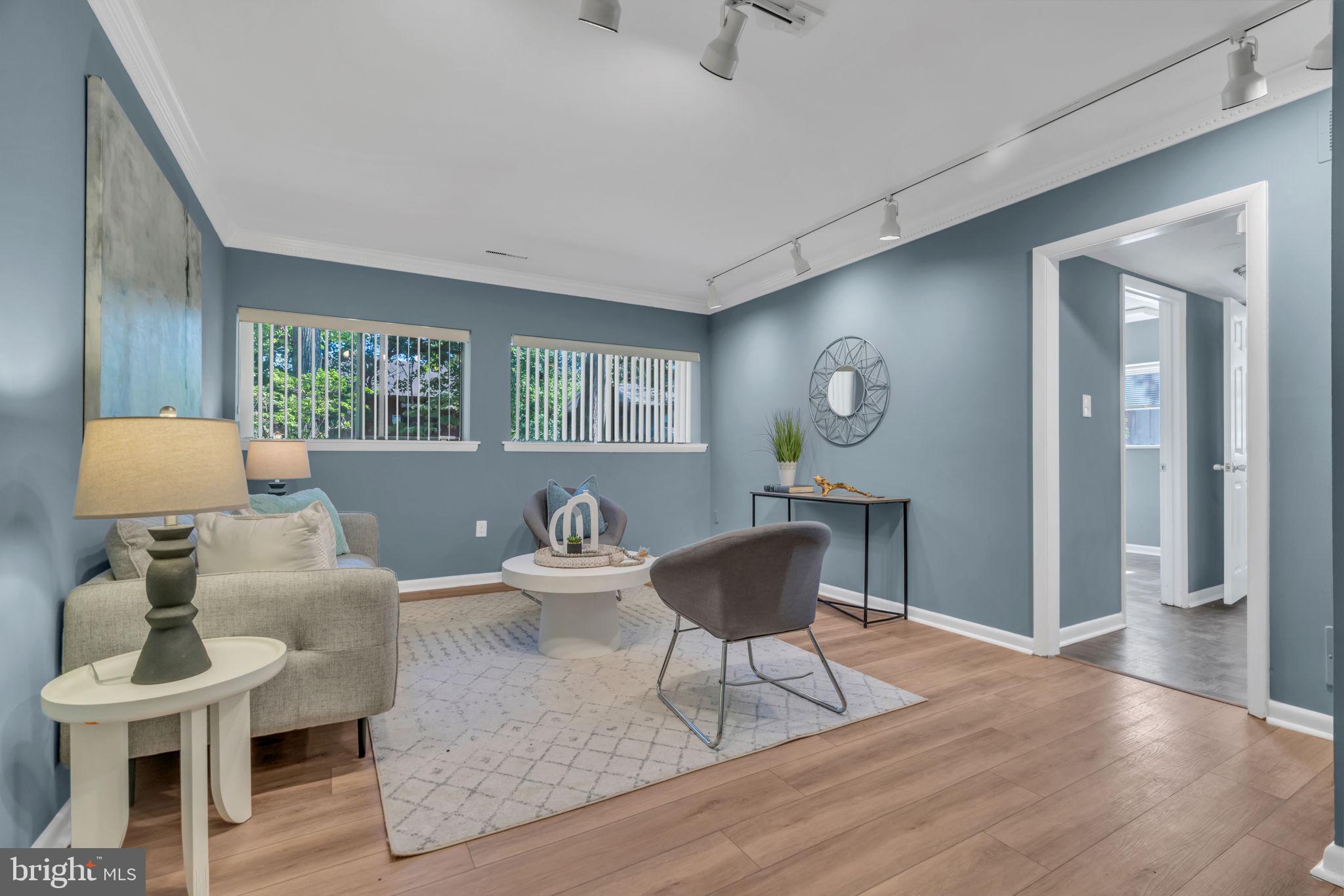 1817 GLADE COURT