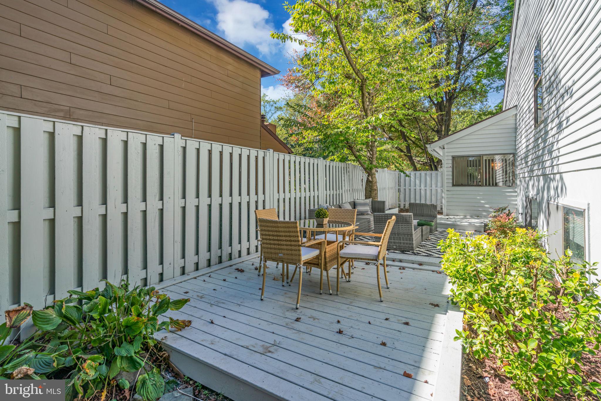 1817 GLADE COURT