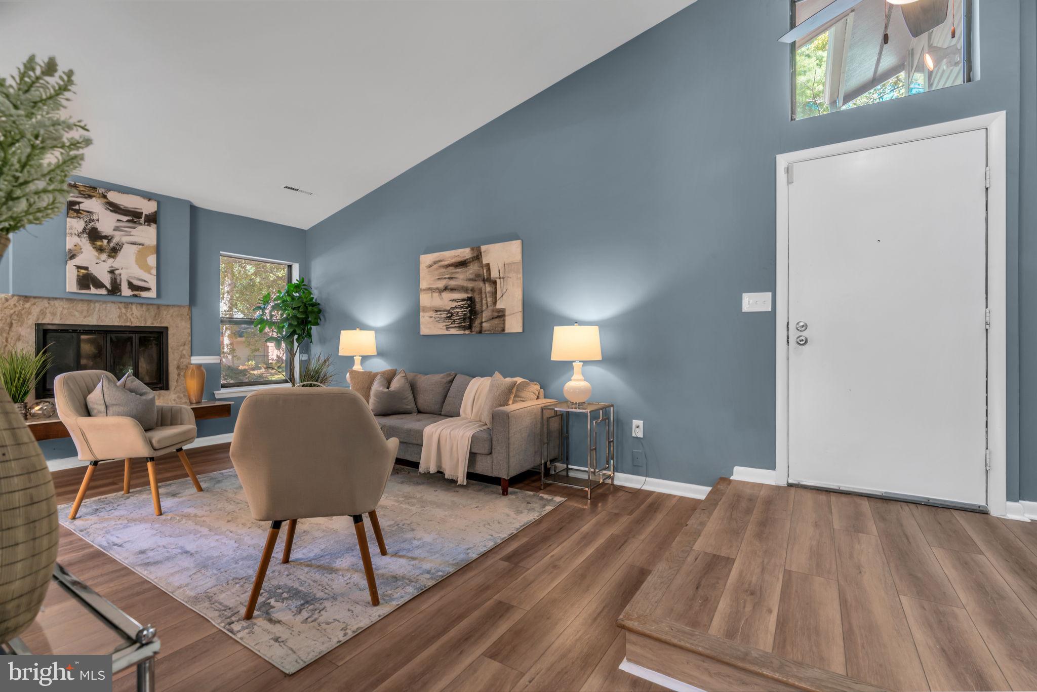 1817 GLADE COURT