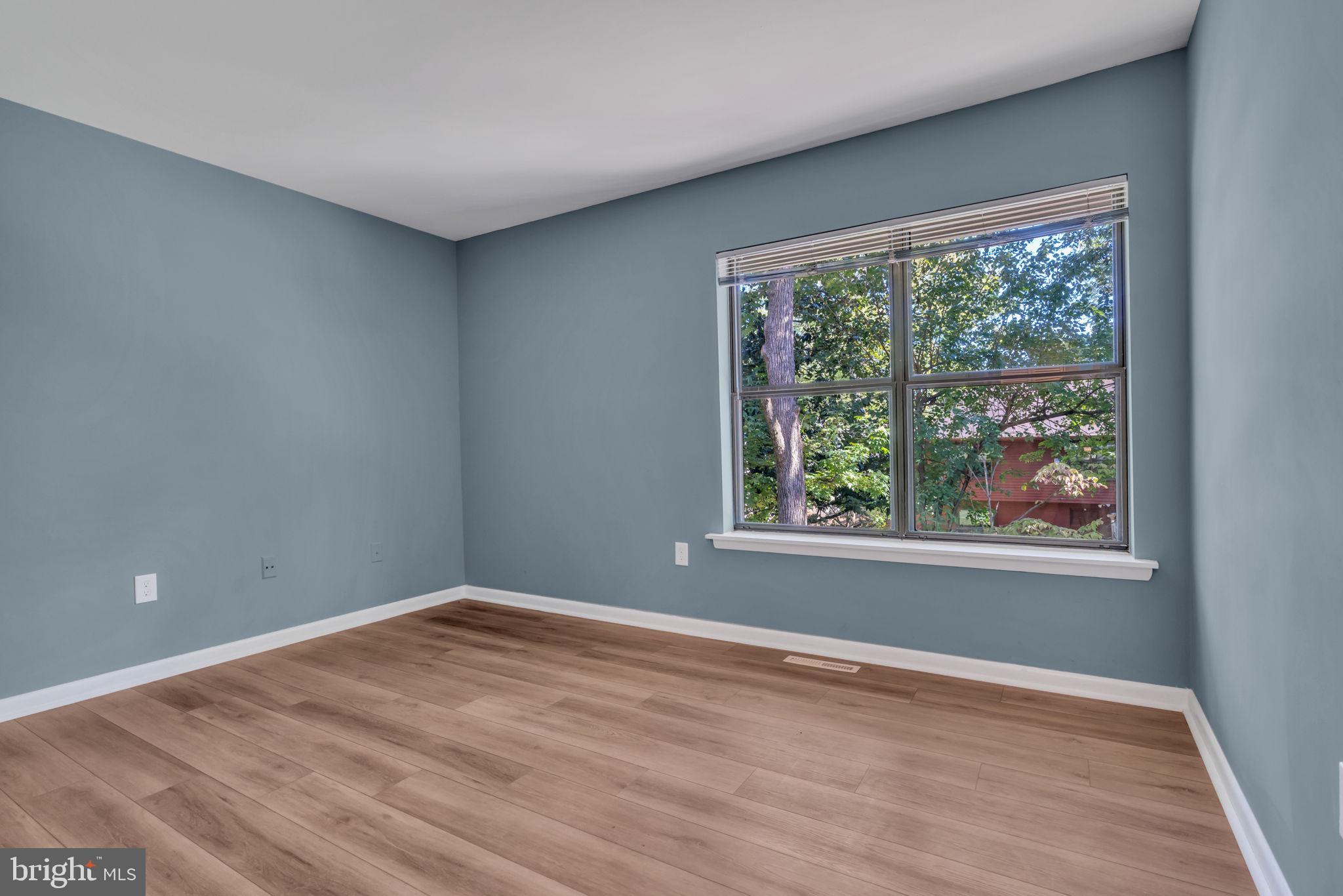 1817 GLADE COURT