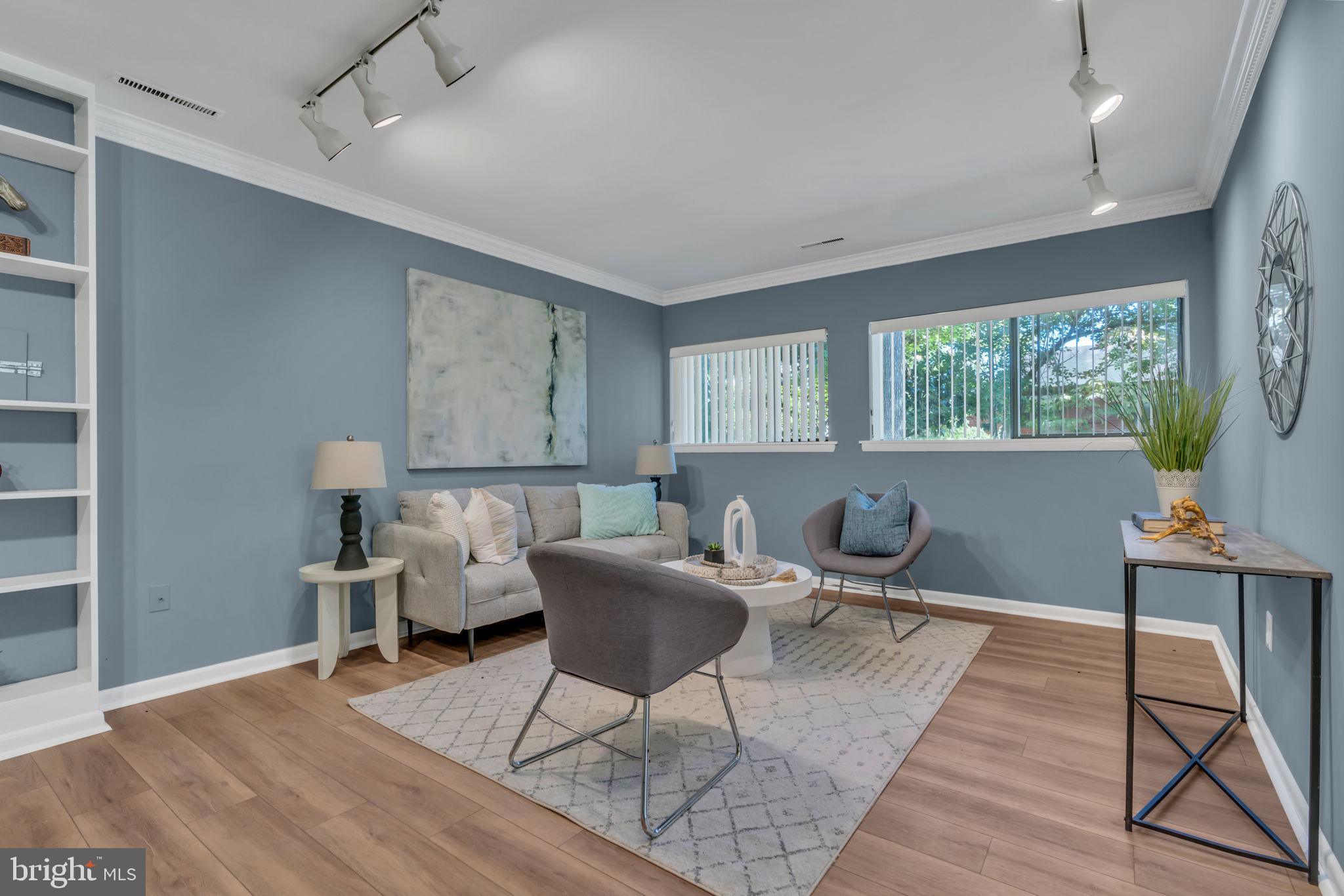 1817 GLADE COURT