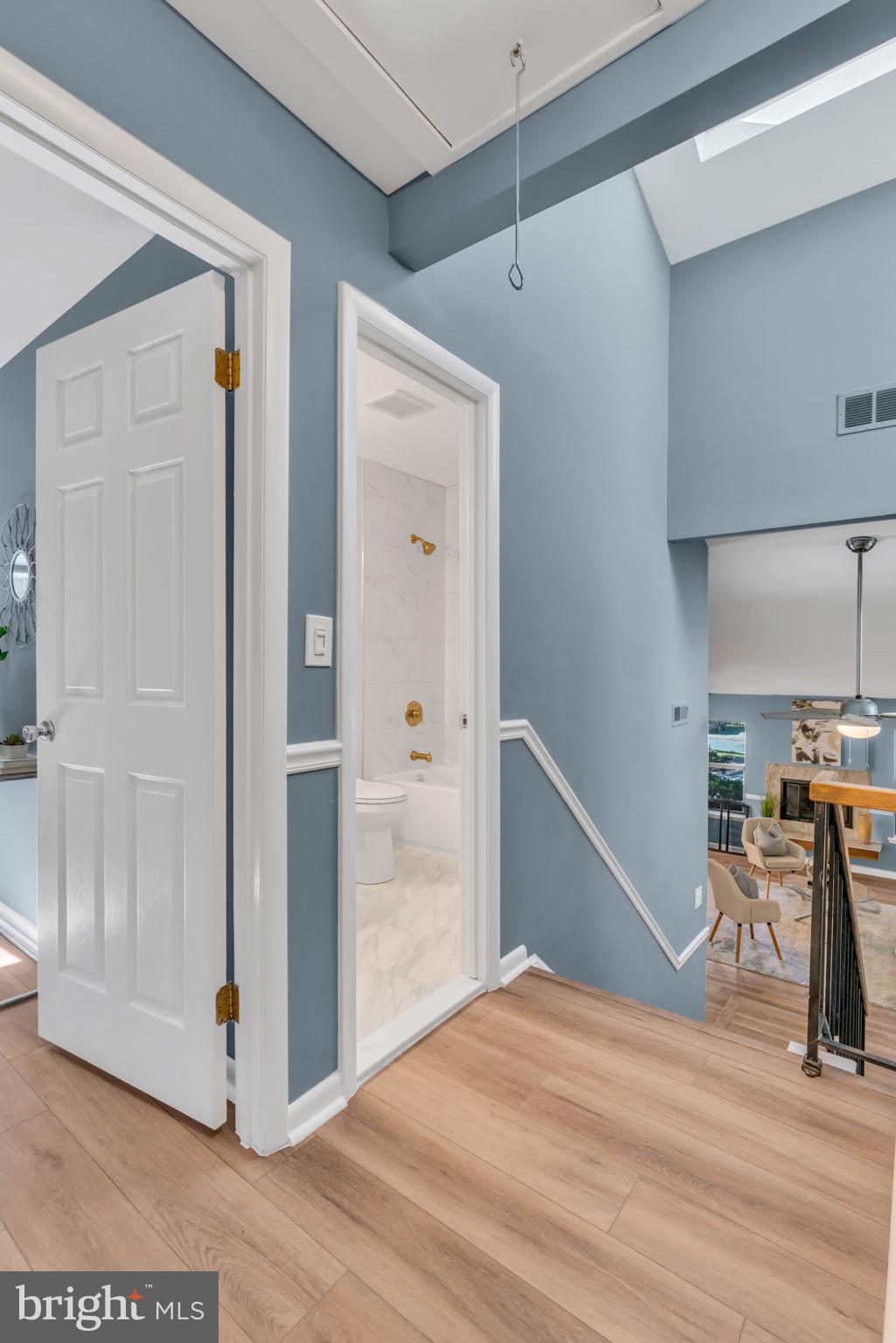 1817 GLADE COURT