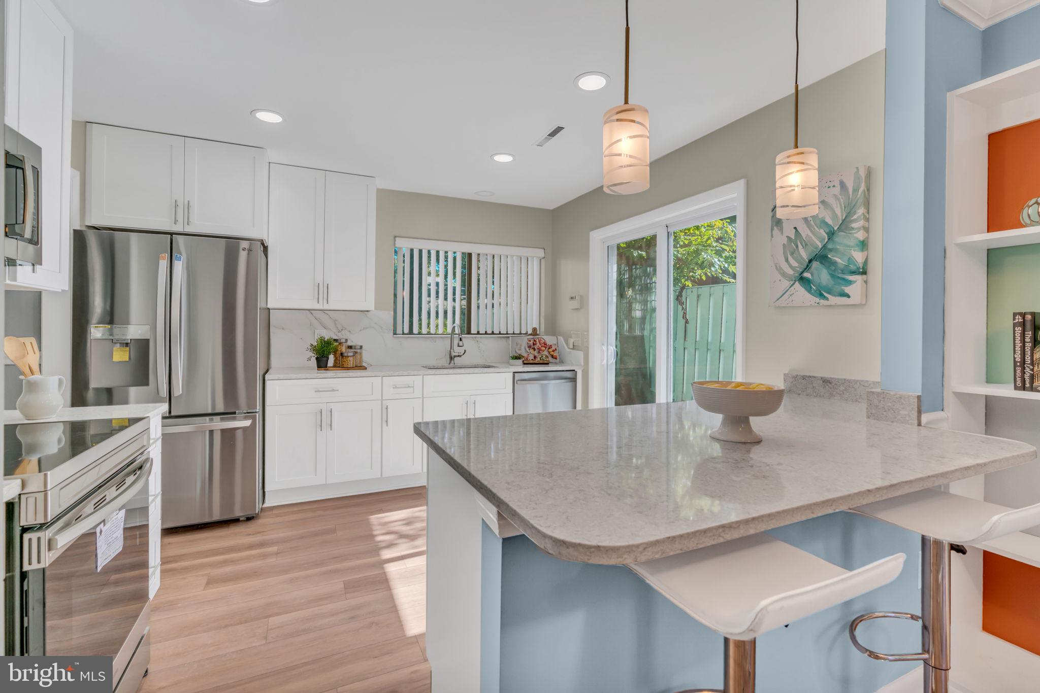 1817 GLADE COURT