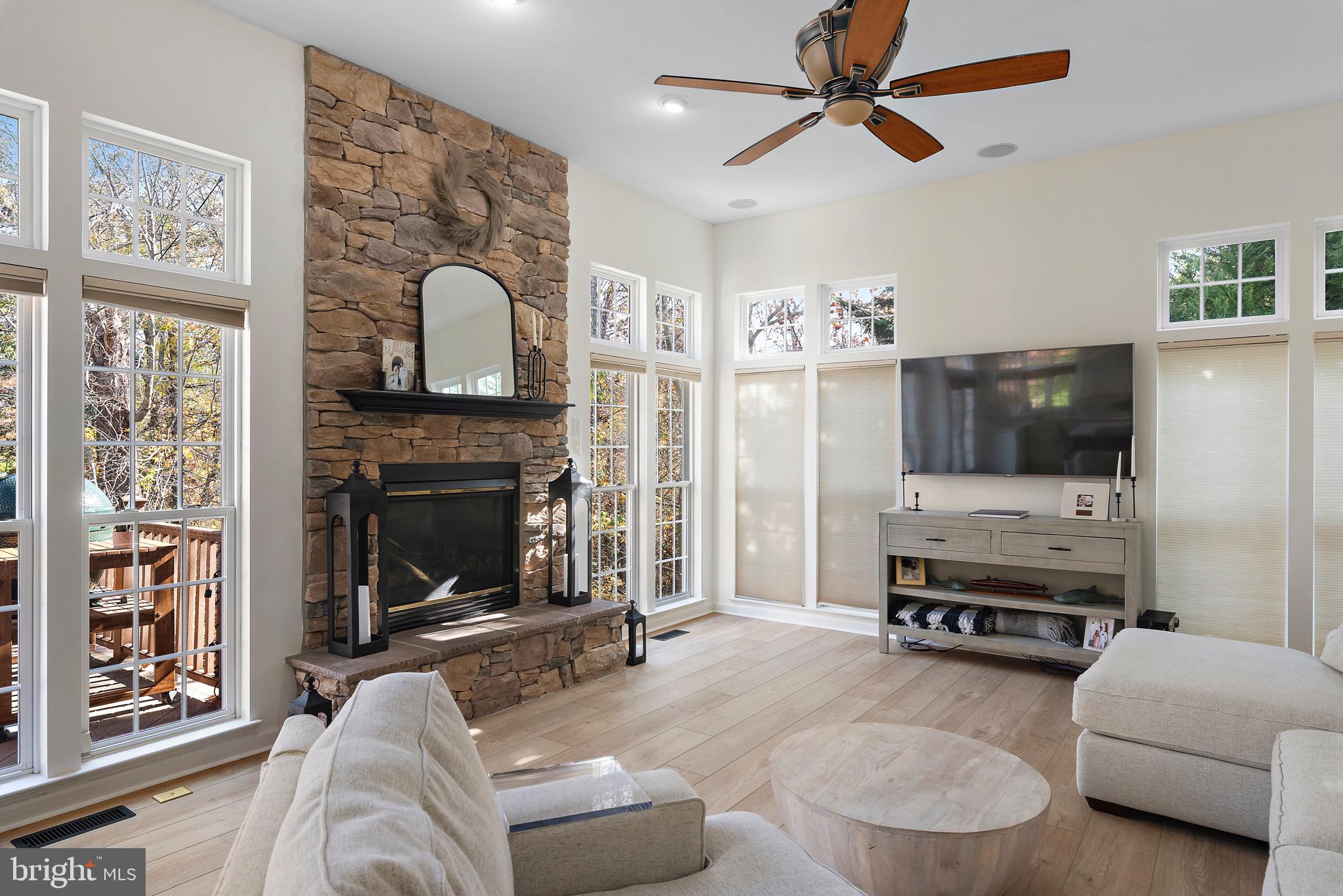 212 BOWEN COURT