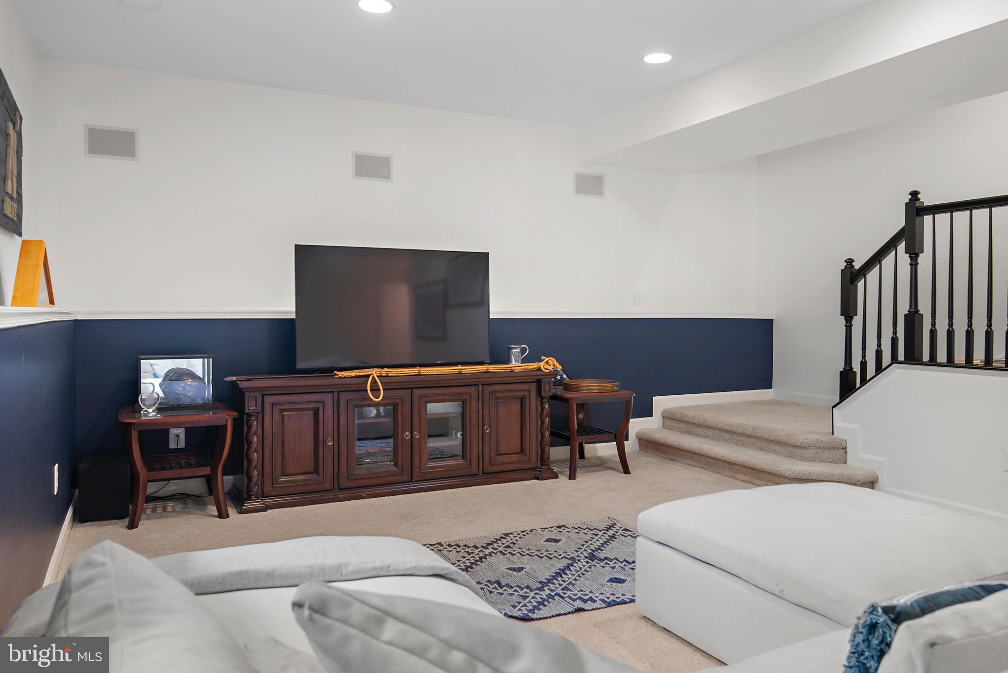 212 BOWEN COURT