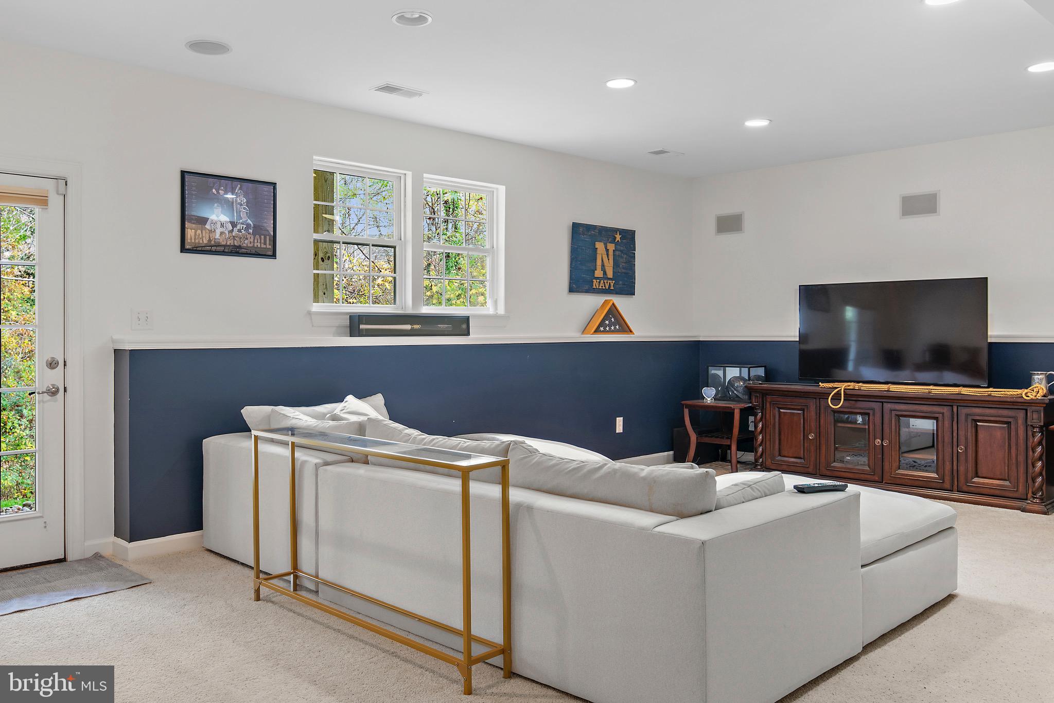 212 BOWEN COURT