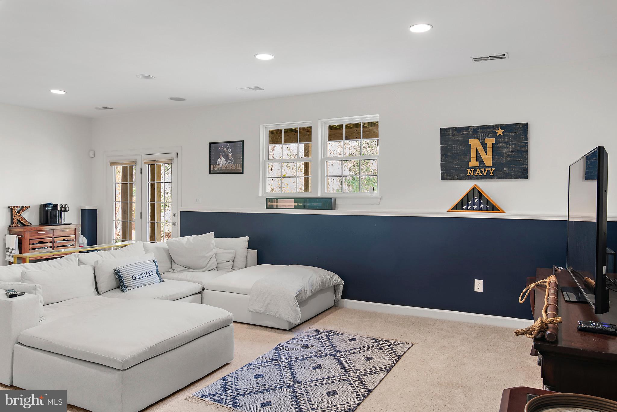 212 BOWEN COURT