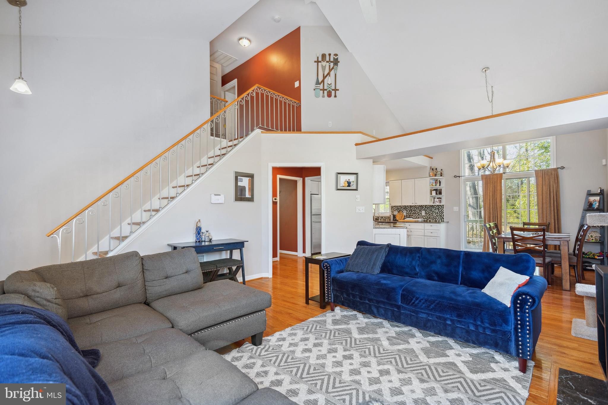 4906 LEE BOULEVARD