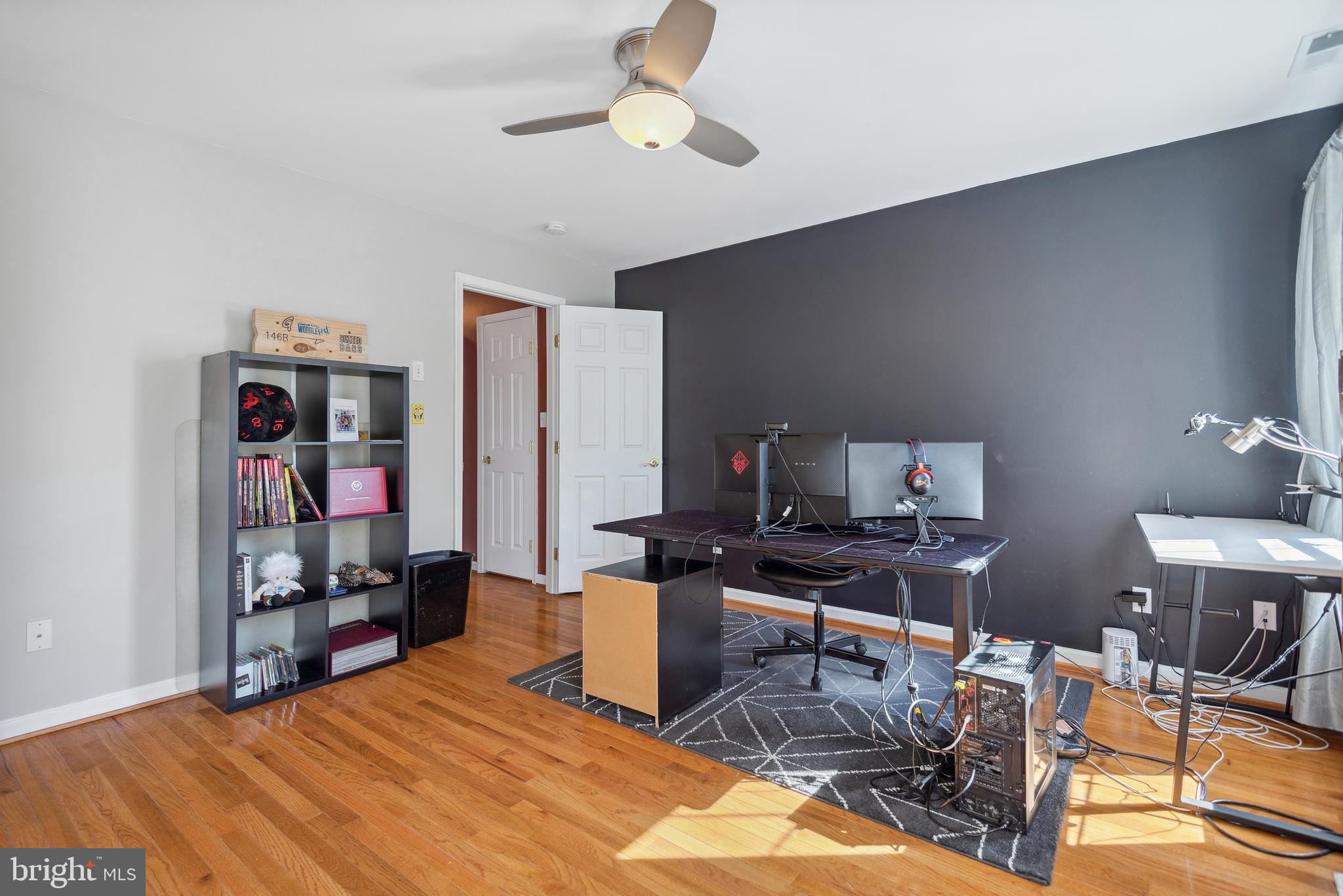 4906 LEE BOULEVARD