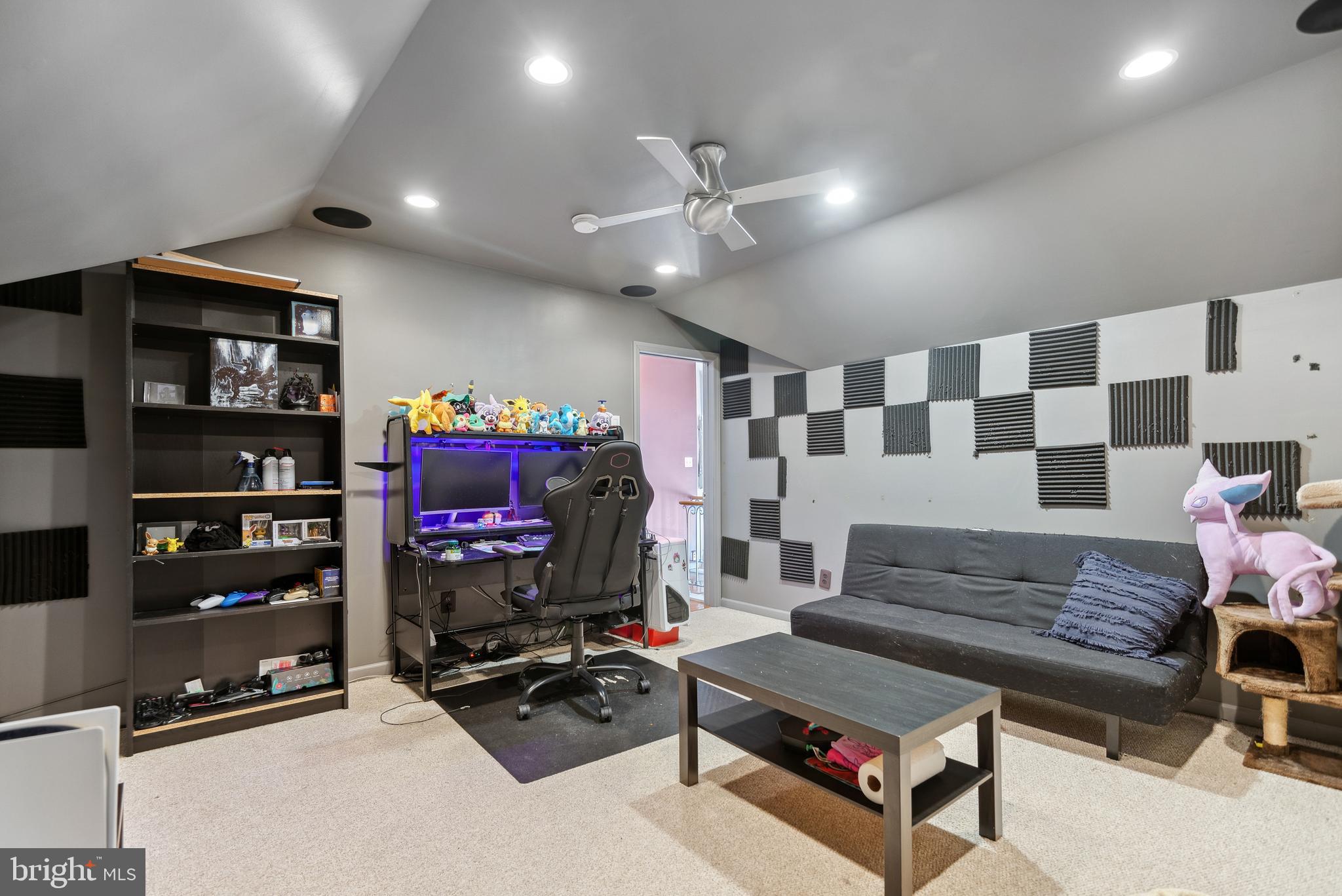 4906 LEE BOULEVARD