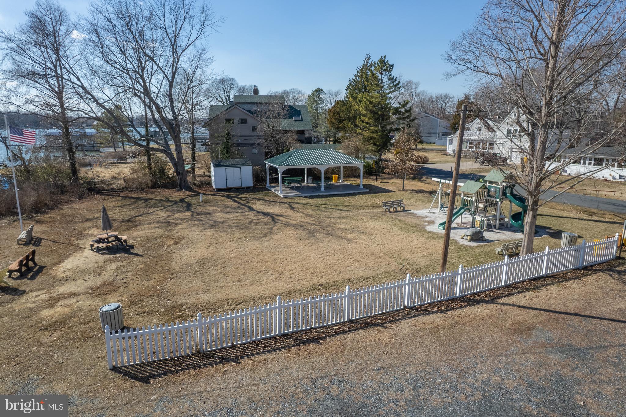 4906 LEE BOULEVARD
