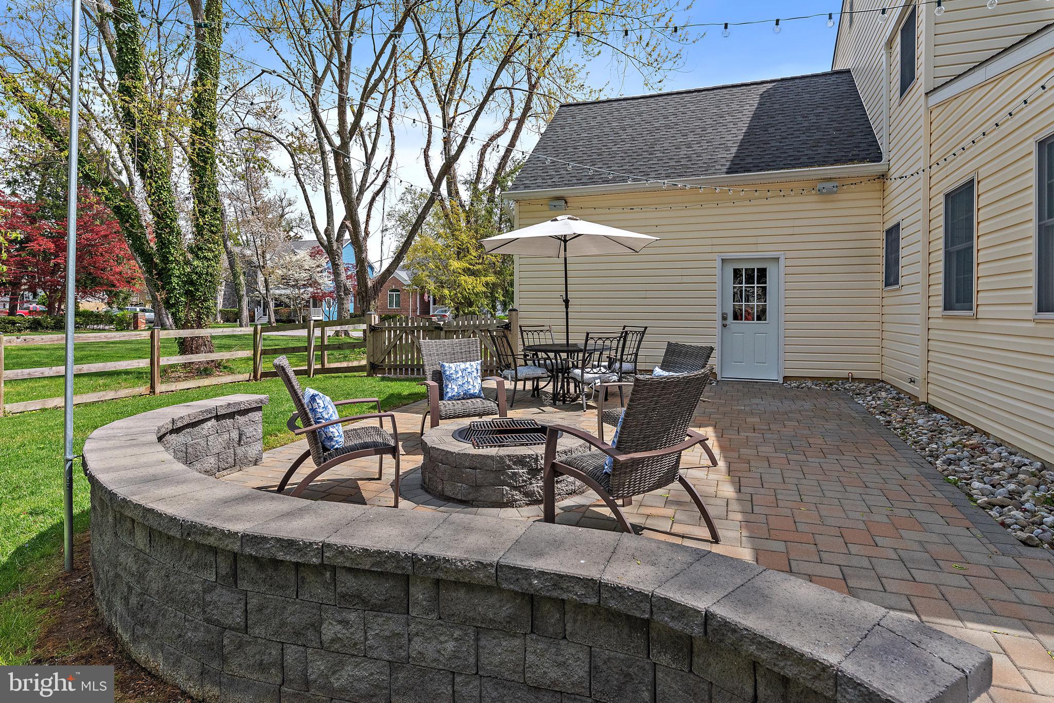 734 DOGWOOD LANE