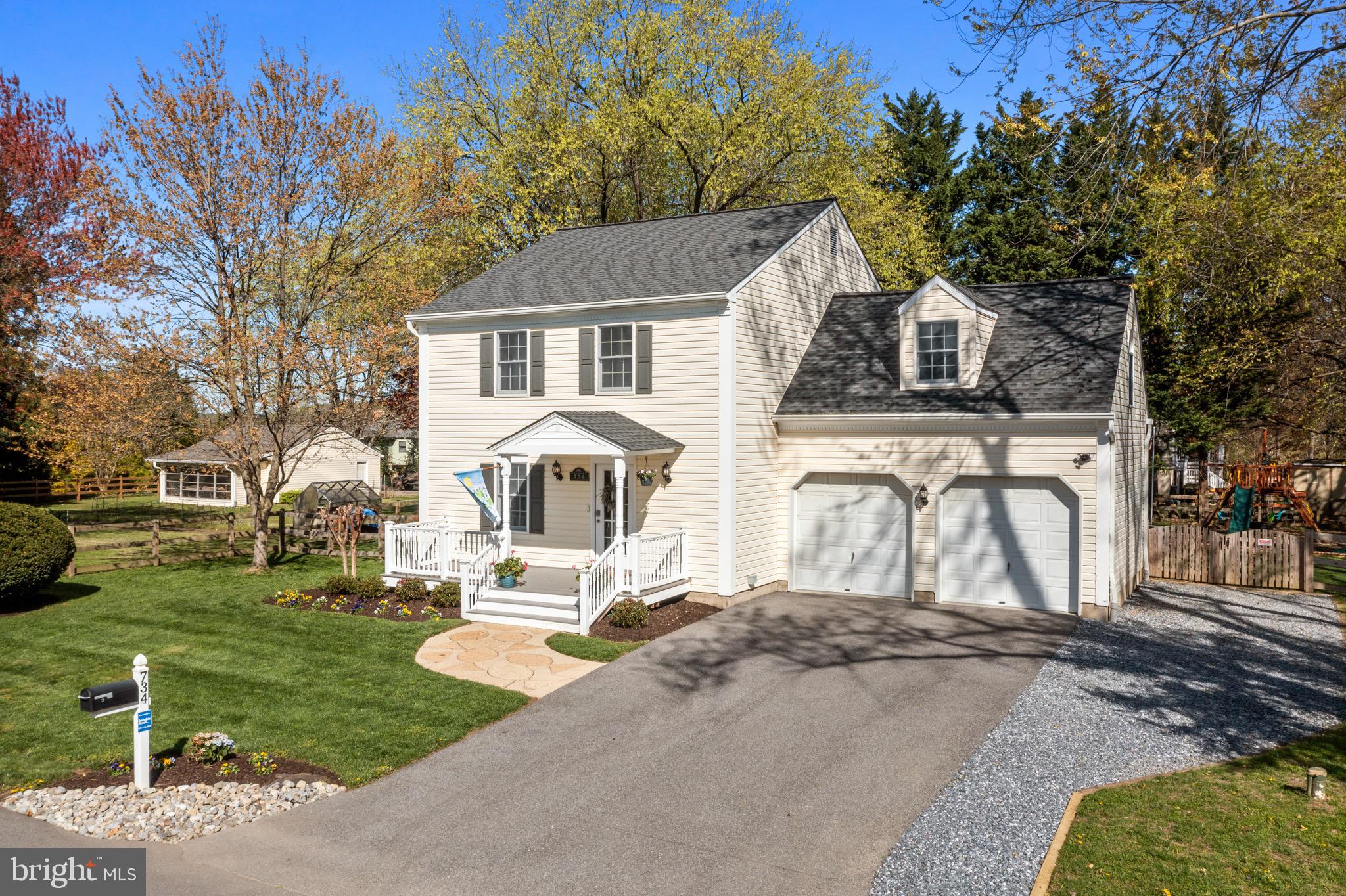 734 DOGWOOD LANE