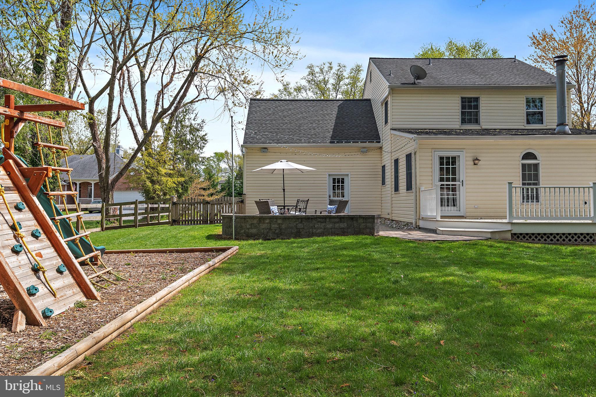 734 DOGWOOD LANE
