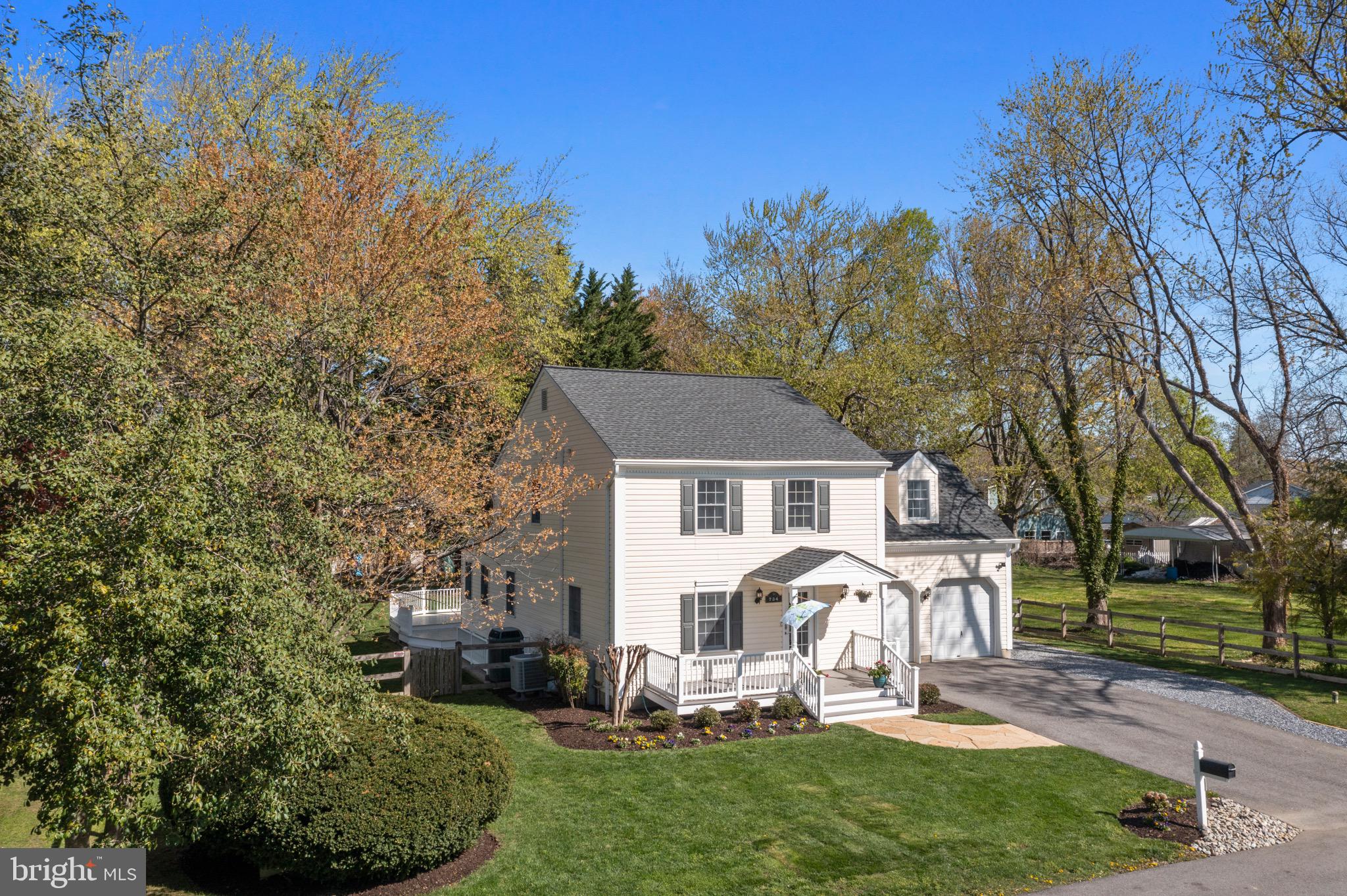 734 DOGWOOD LANE