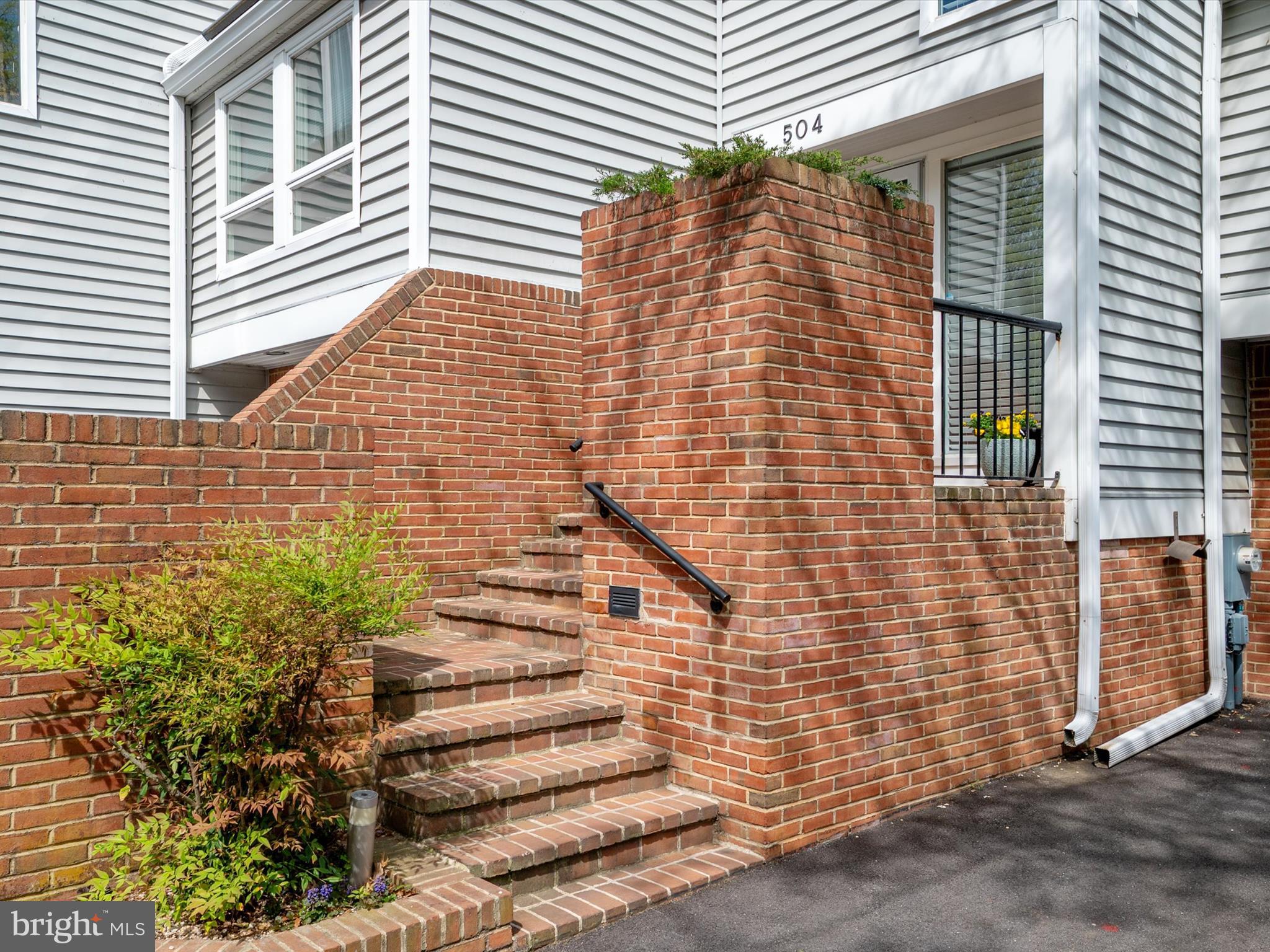 504 MOORINGS CIRCLE