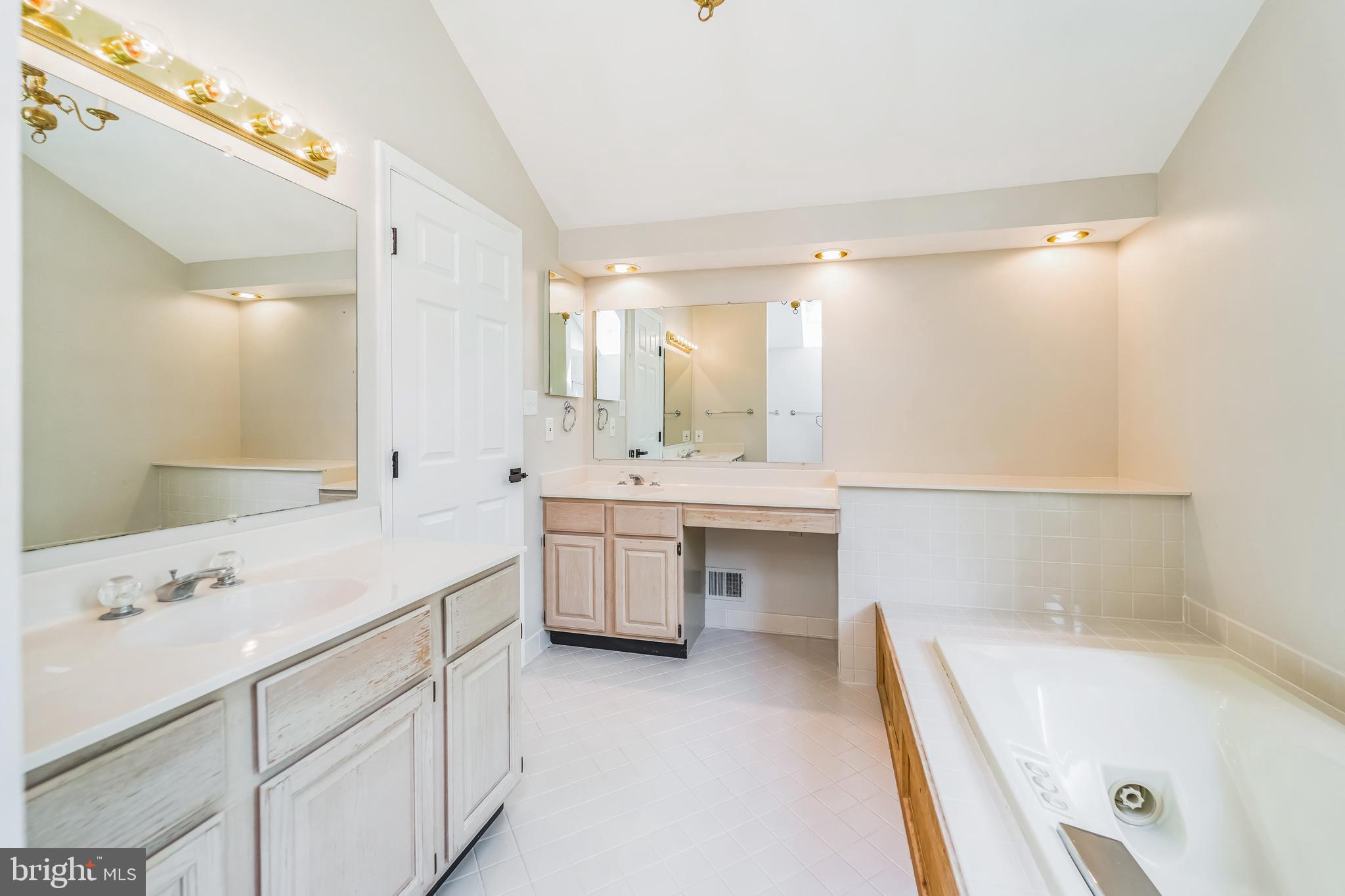 1206 SOUTHWIND COURT