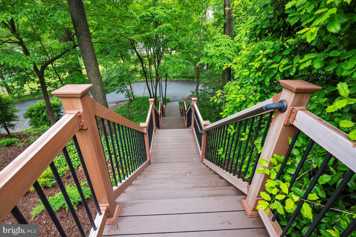 637 RAVINE ROAD