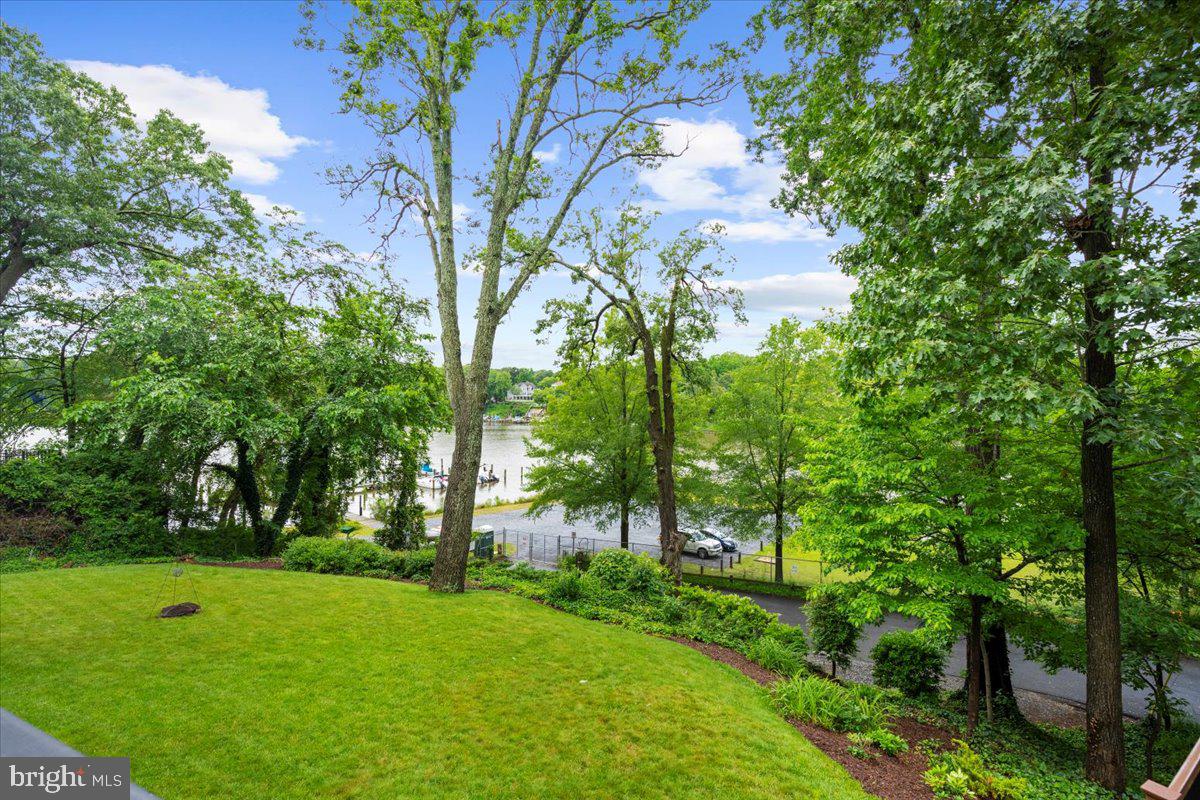 637 RAVINE ROAD