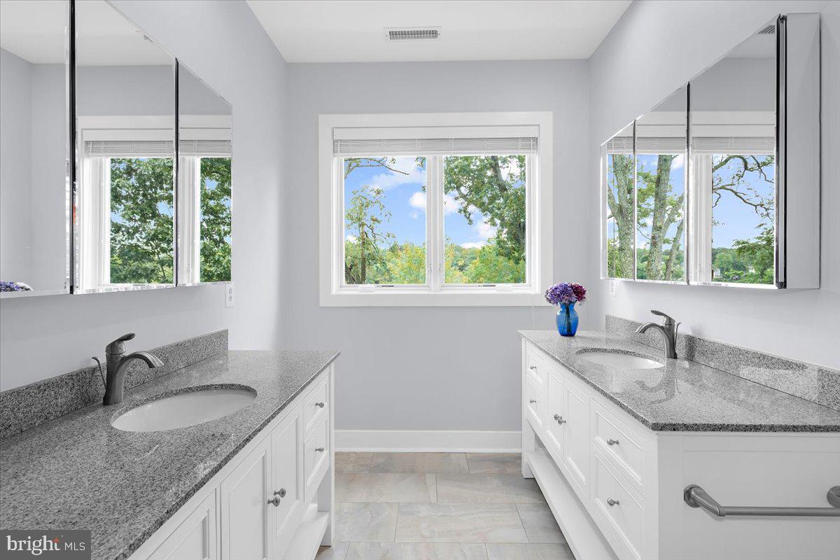 637 RAVINE ROAD