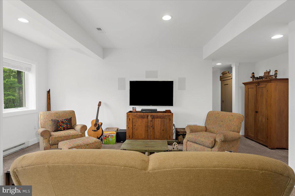 637 RAVINE ROAD
