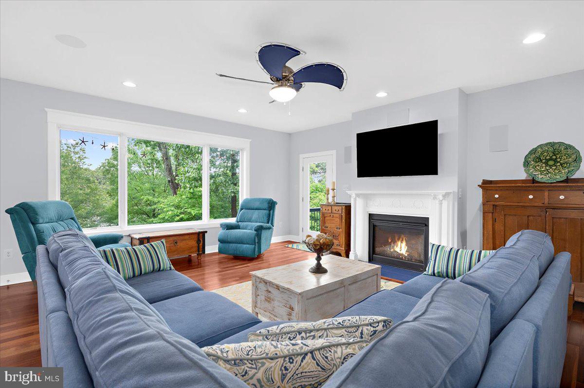 637 RAVINE ROAD