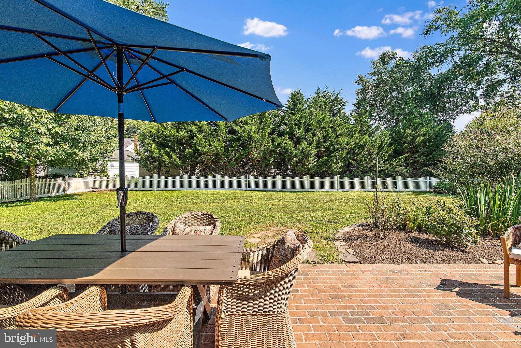 715 DOGWOOD LANE