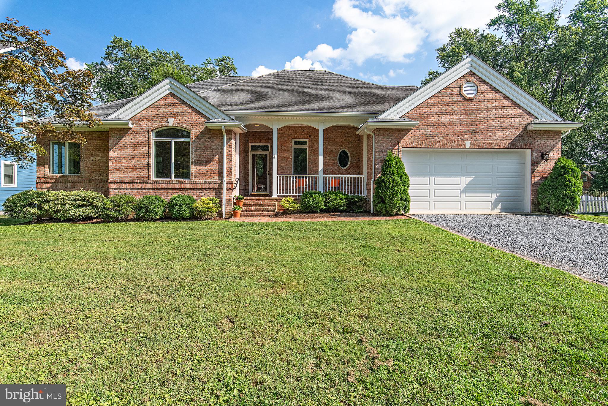 715 DOGWOOD LANE