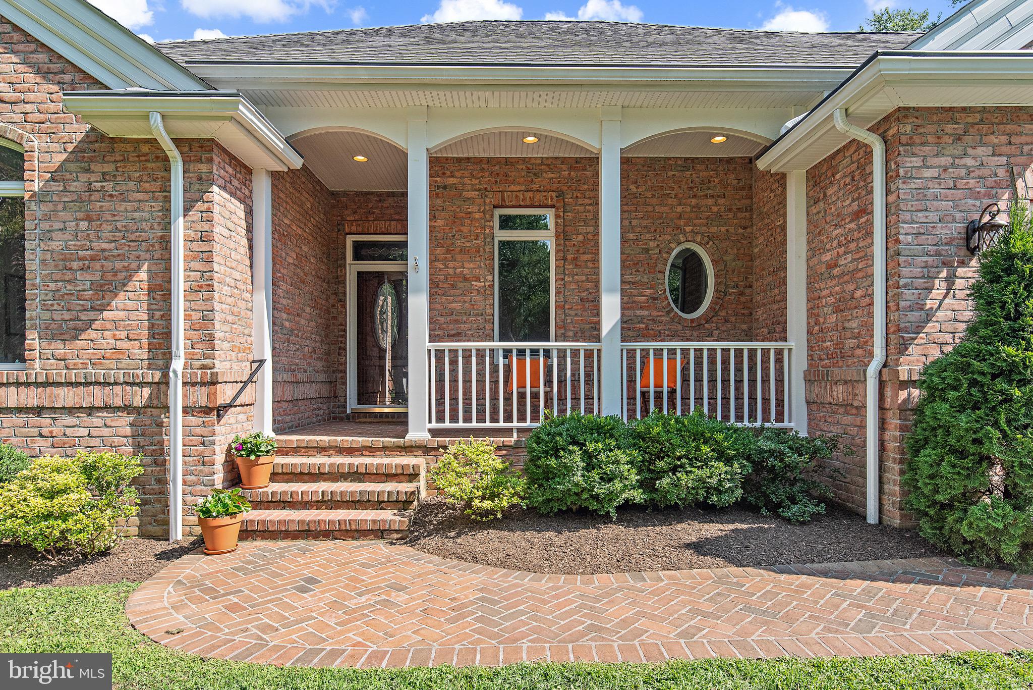 715 DOGWOOD LANE