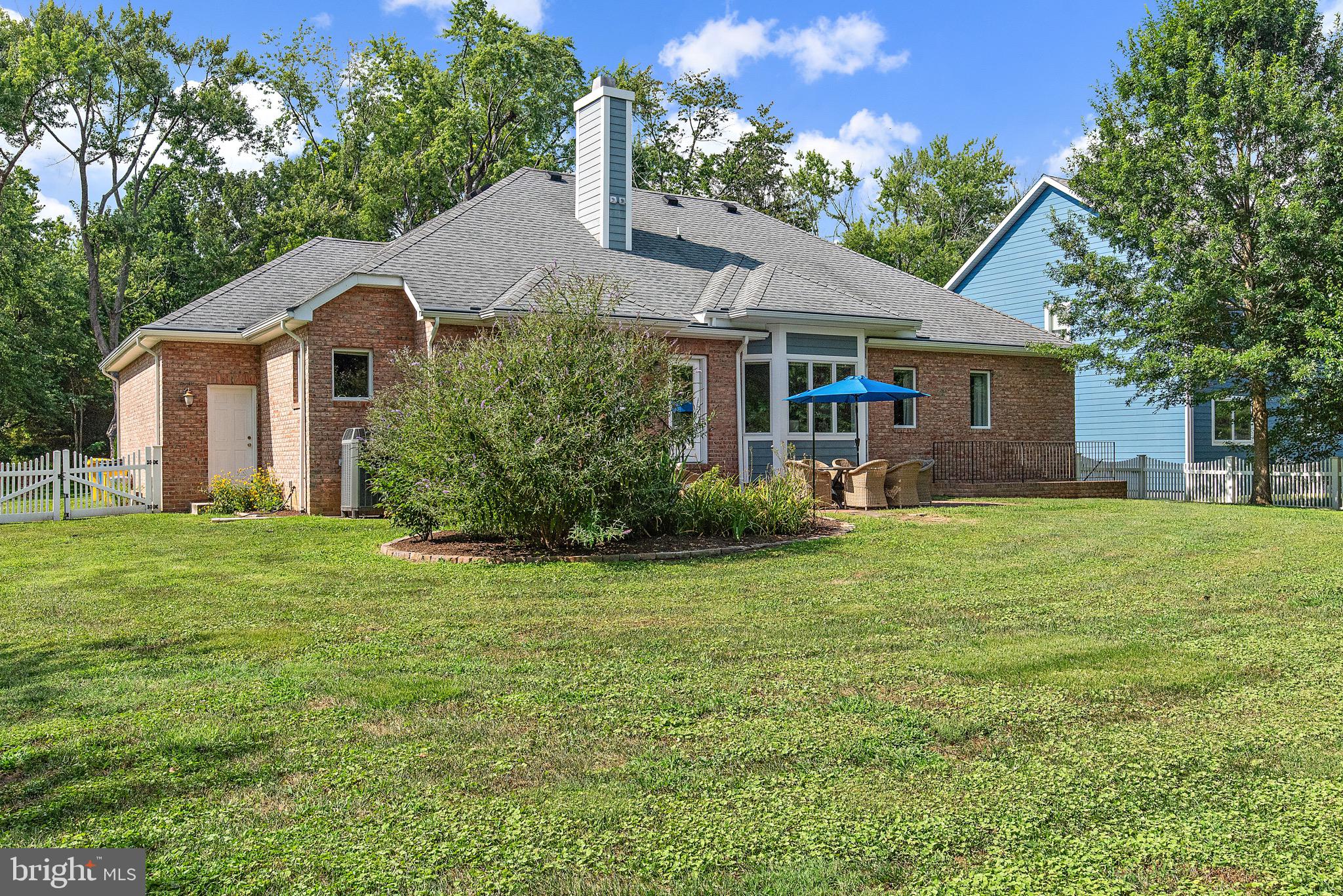 715 DOGWOOD LANE