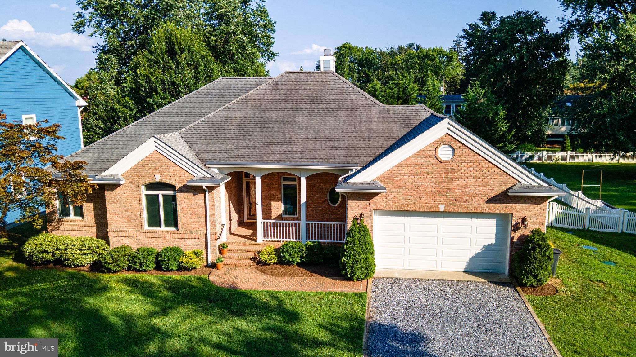 715 DOGWOOD LANE
