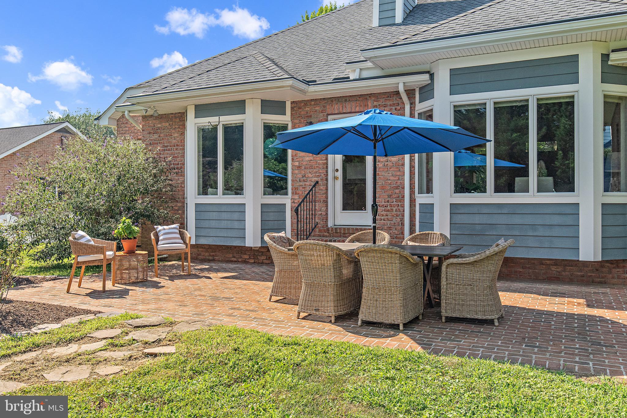 715 DOGWOOD LANE