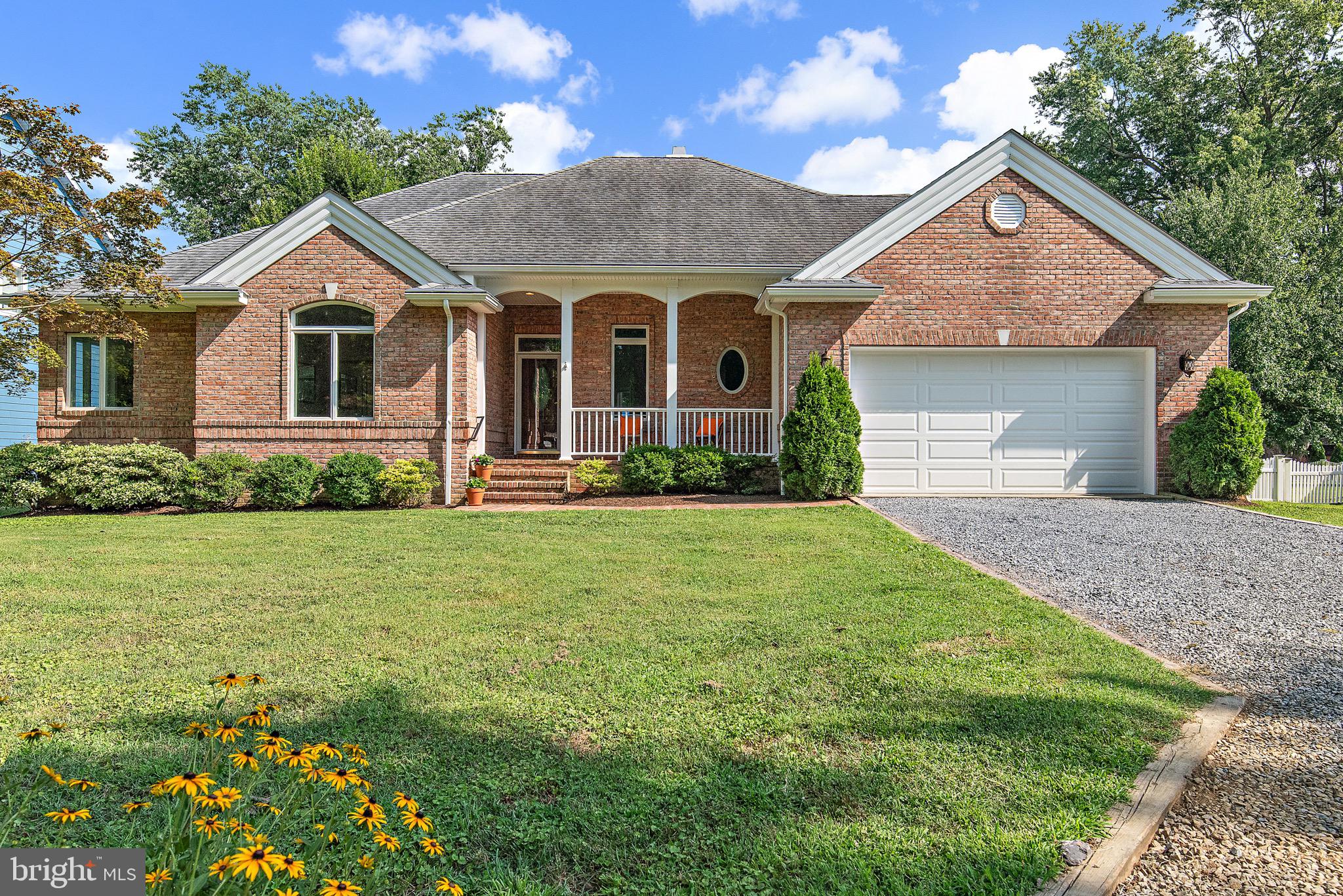 715 DOGWOOD LANE