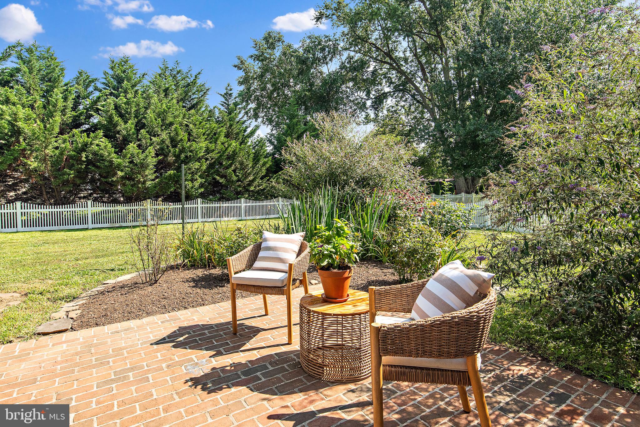 715 DOGWOOD LANE