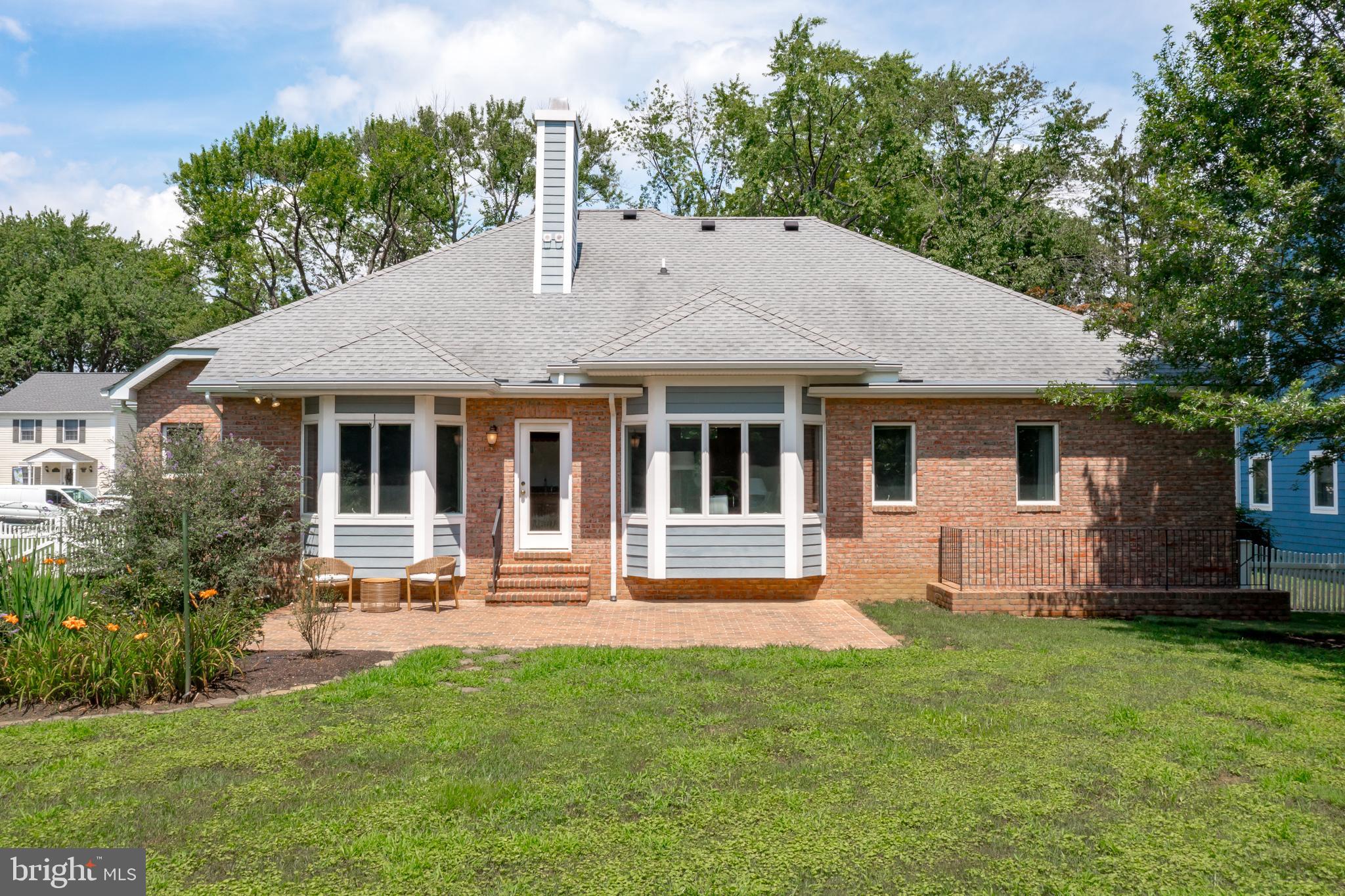 715 DOGWOOD LANE