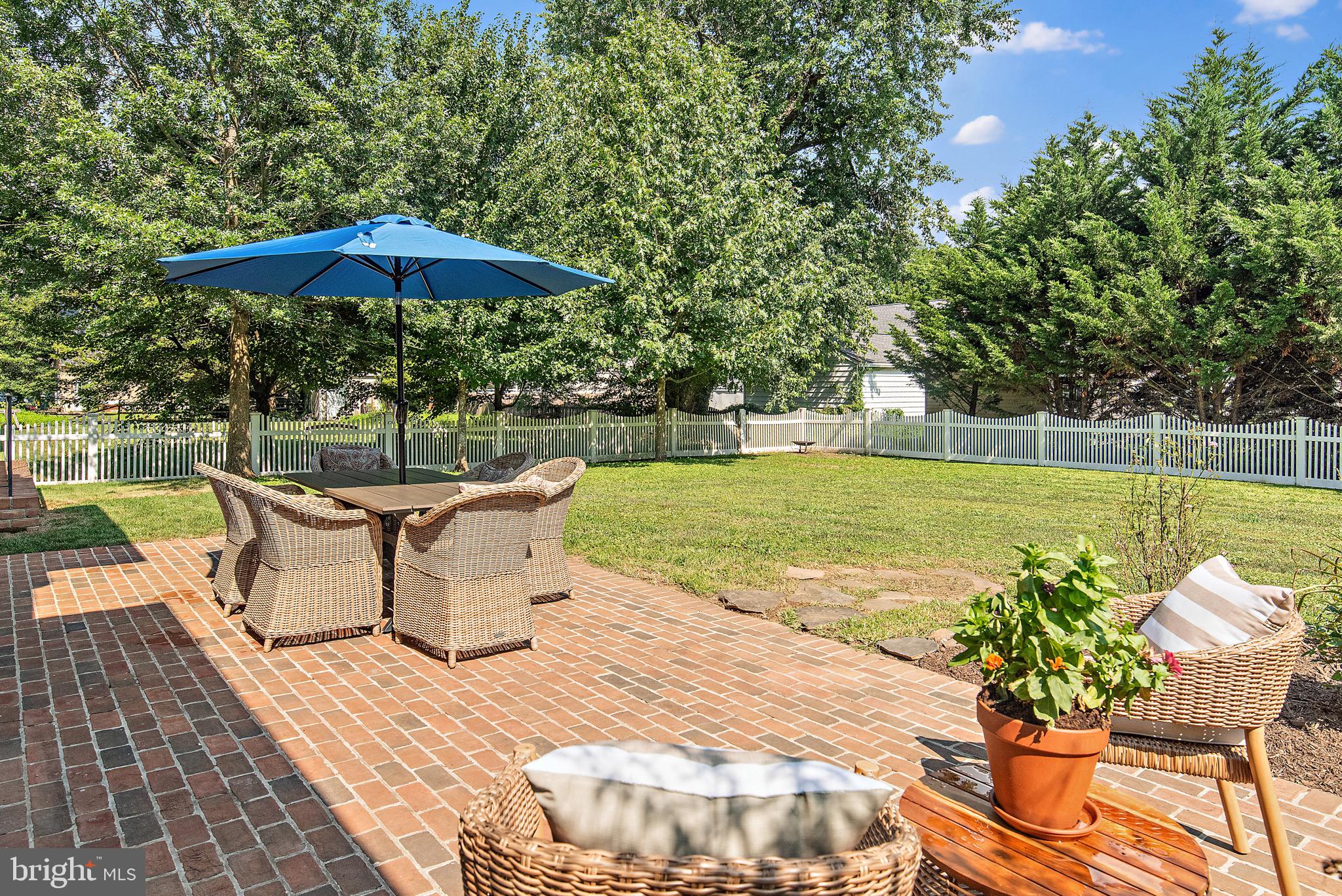 715 DOGWOOD LANE