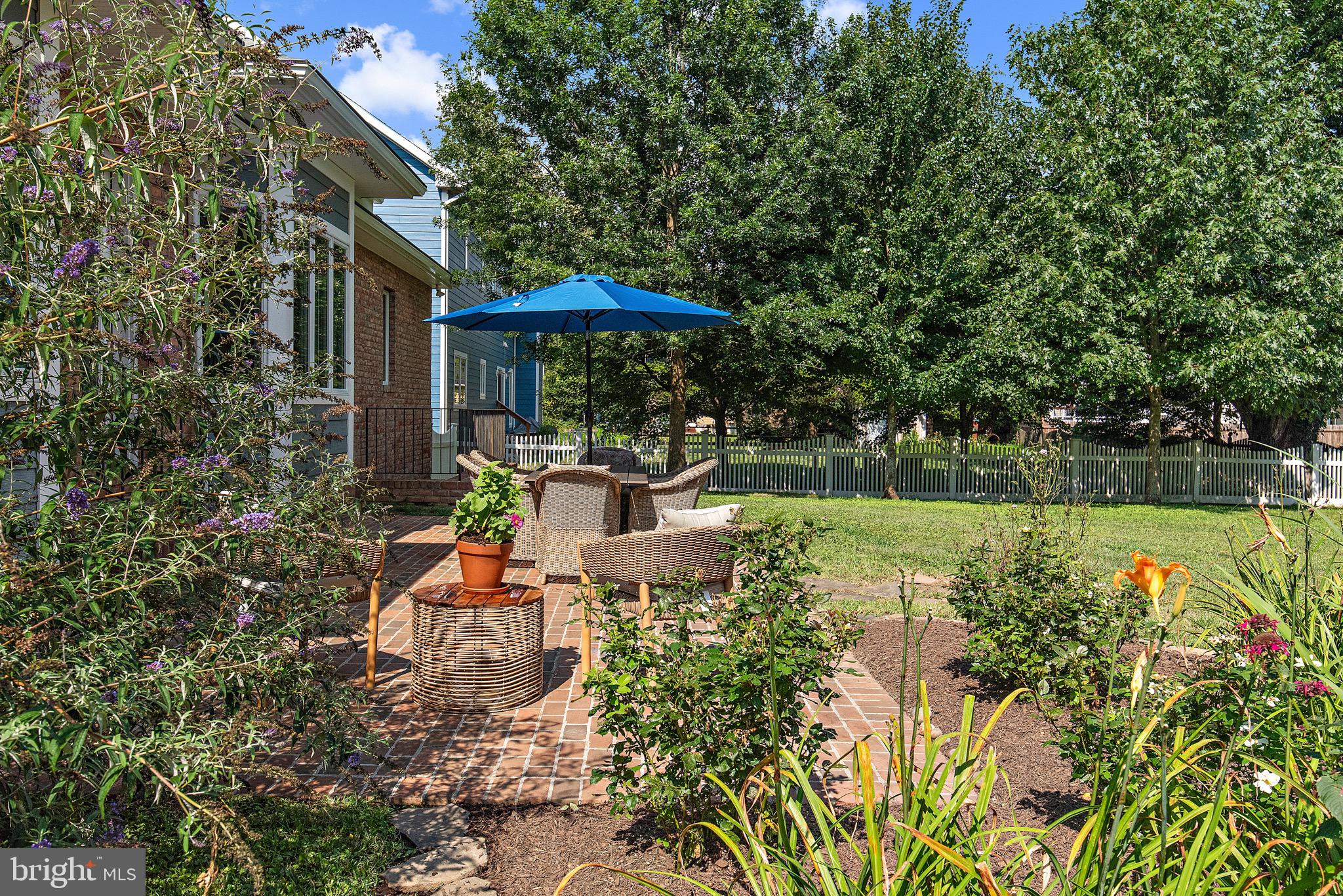 715 DOGWOOD LANE
