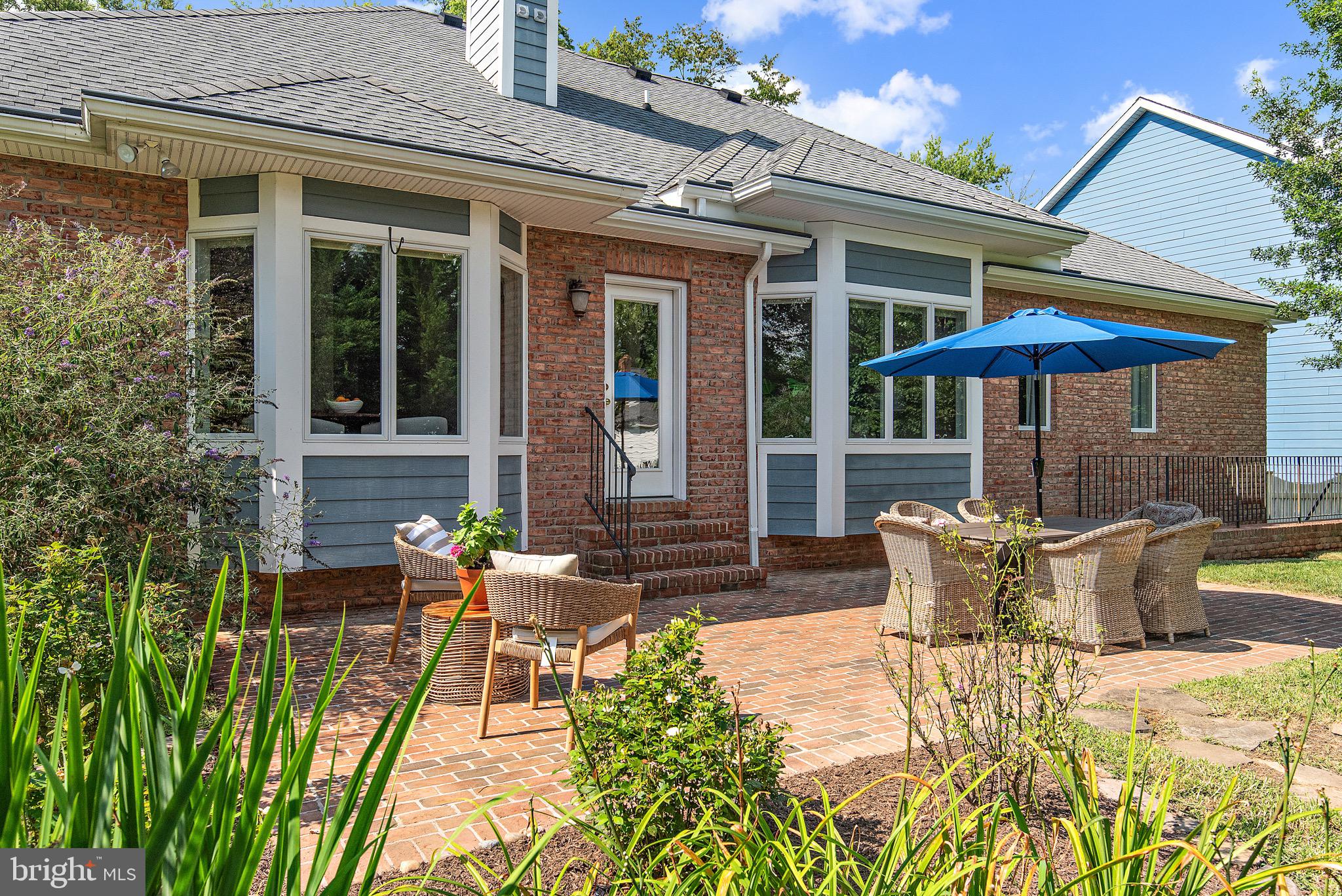715 DOGWOOD LANE