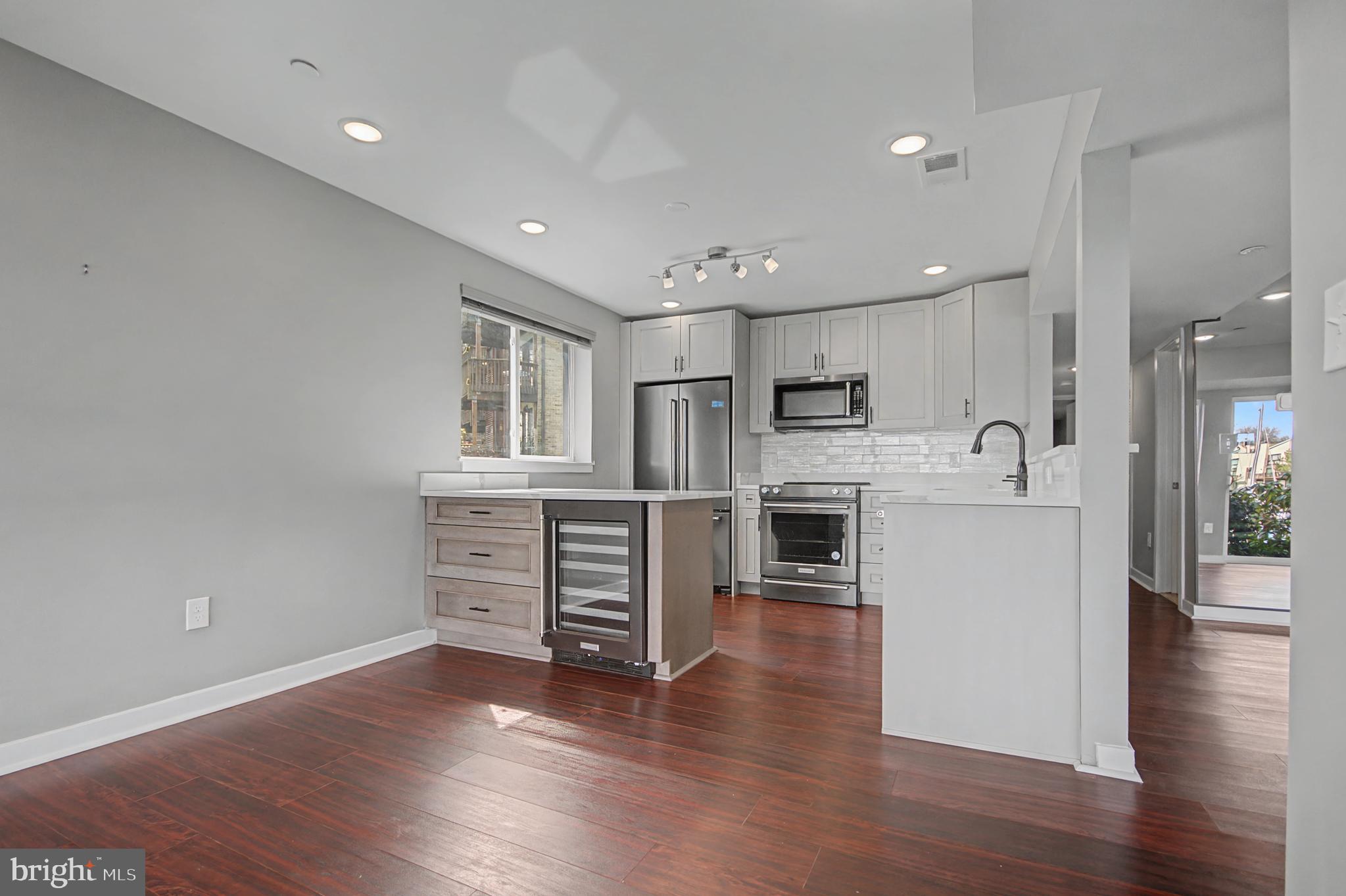 768 FAIRVIEW AVENUE B 768 B