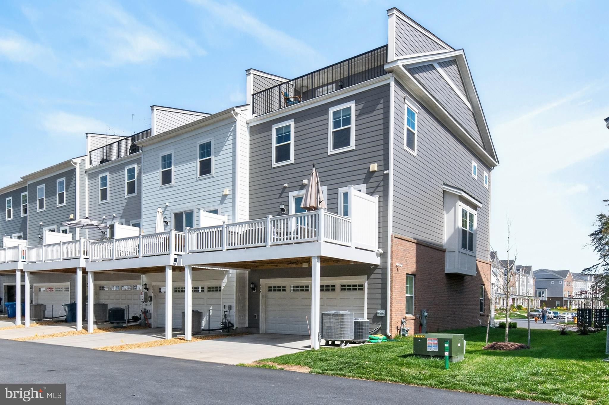 118 TREBLIS WAY